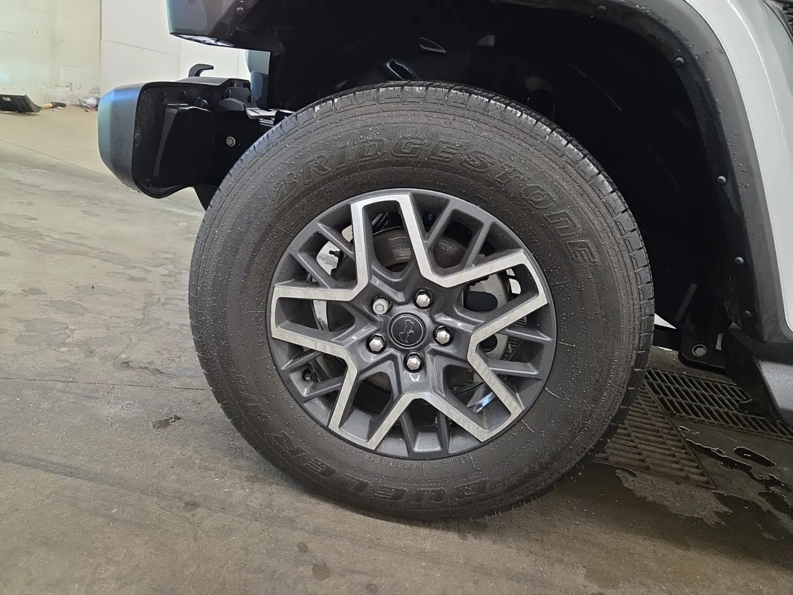 Front driver wheel/tire photo