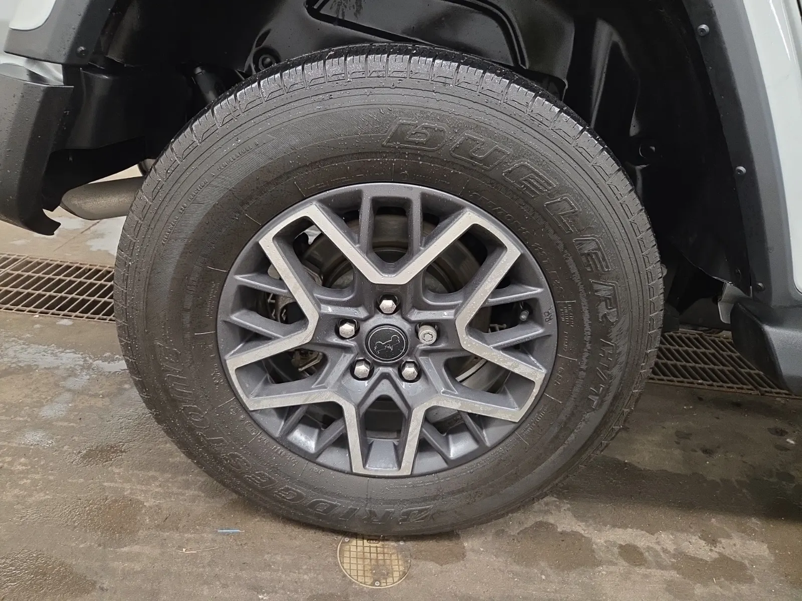 Right Rear Wheel/Tire Photo