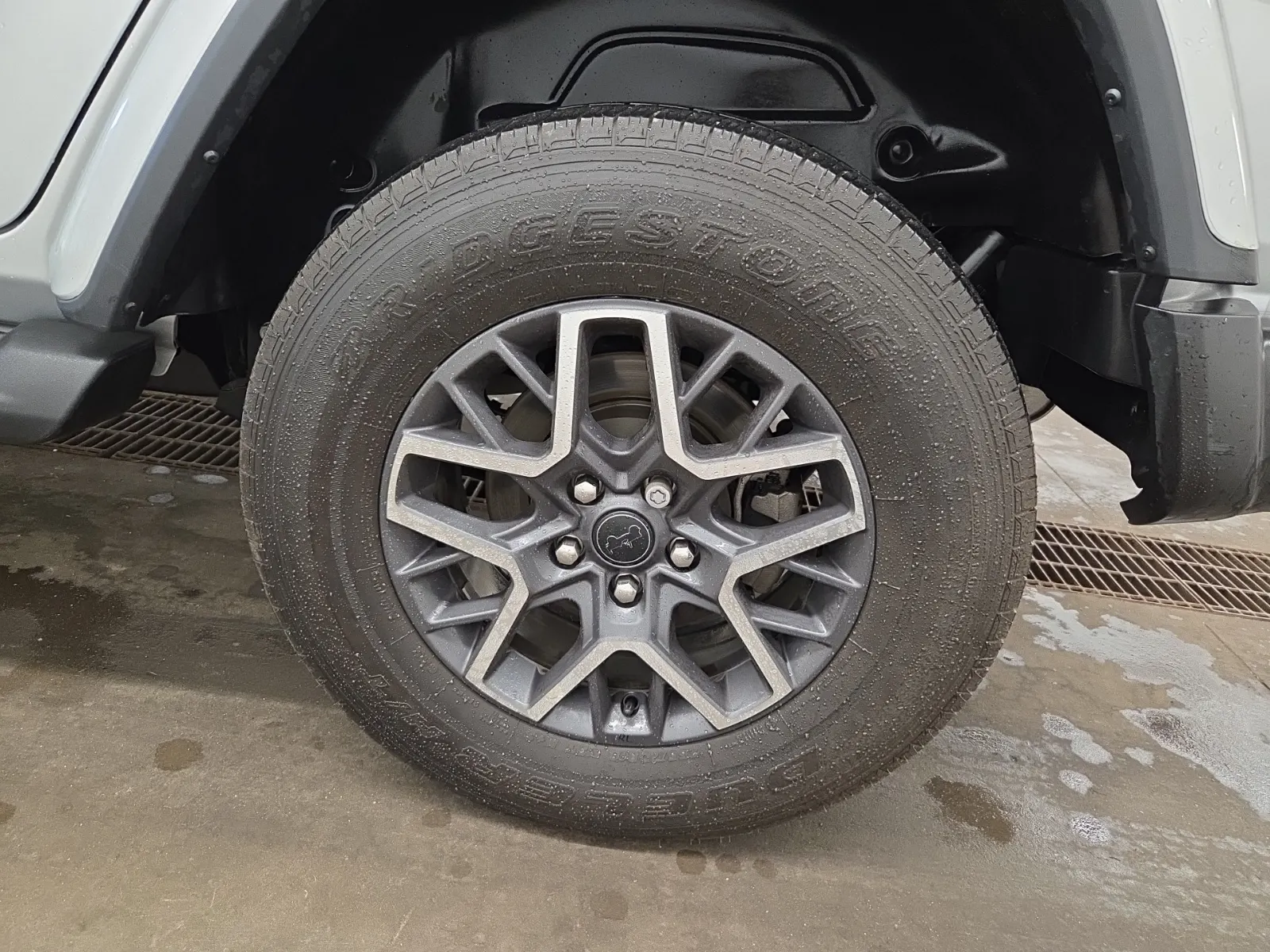 Left Rear Wheel/Tire Photo
