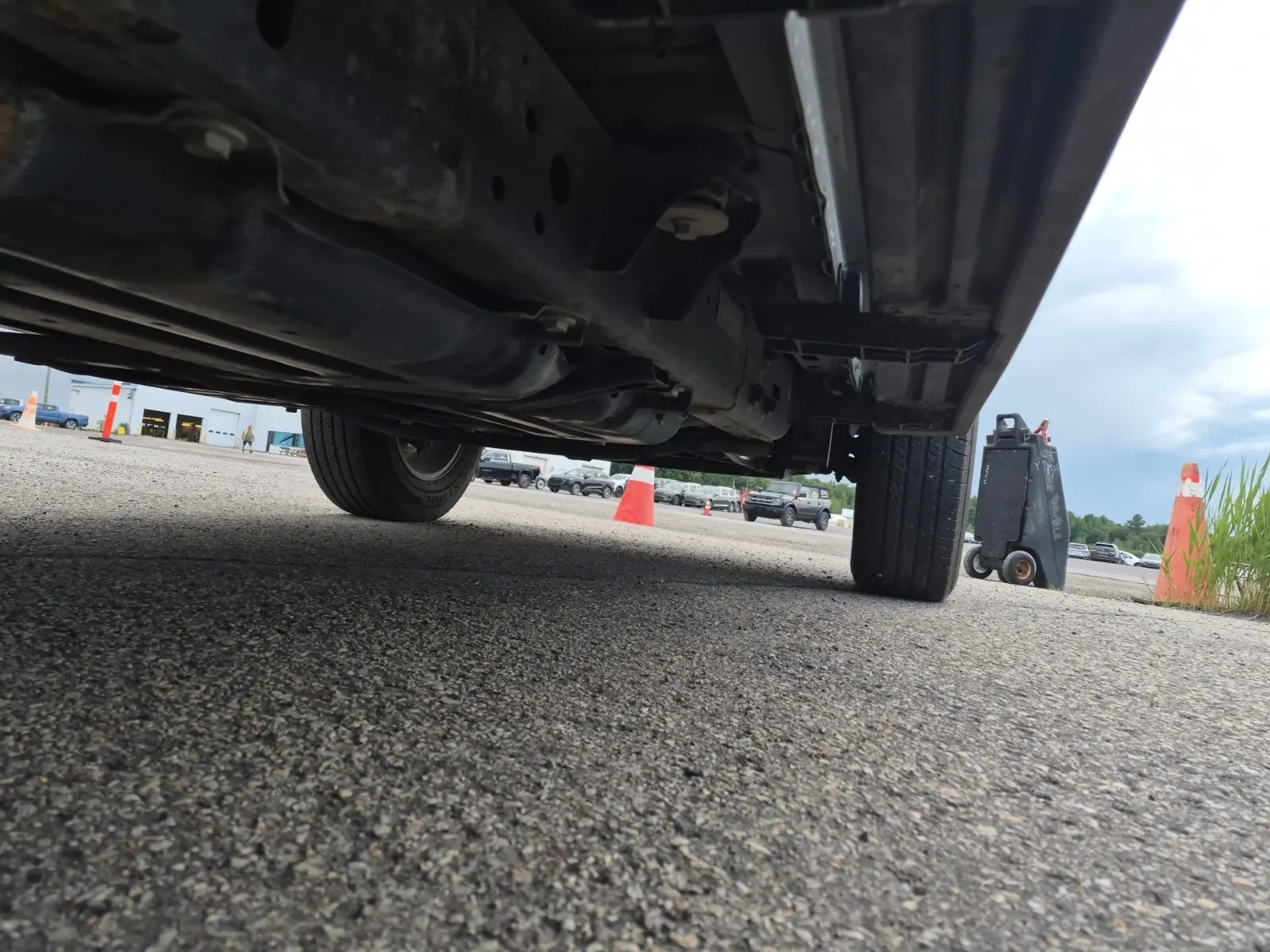 Undercarriage - Passenger Photo