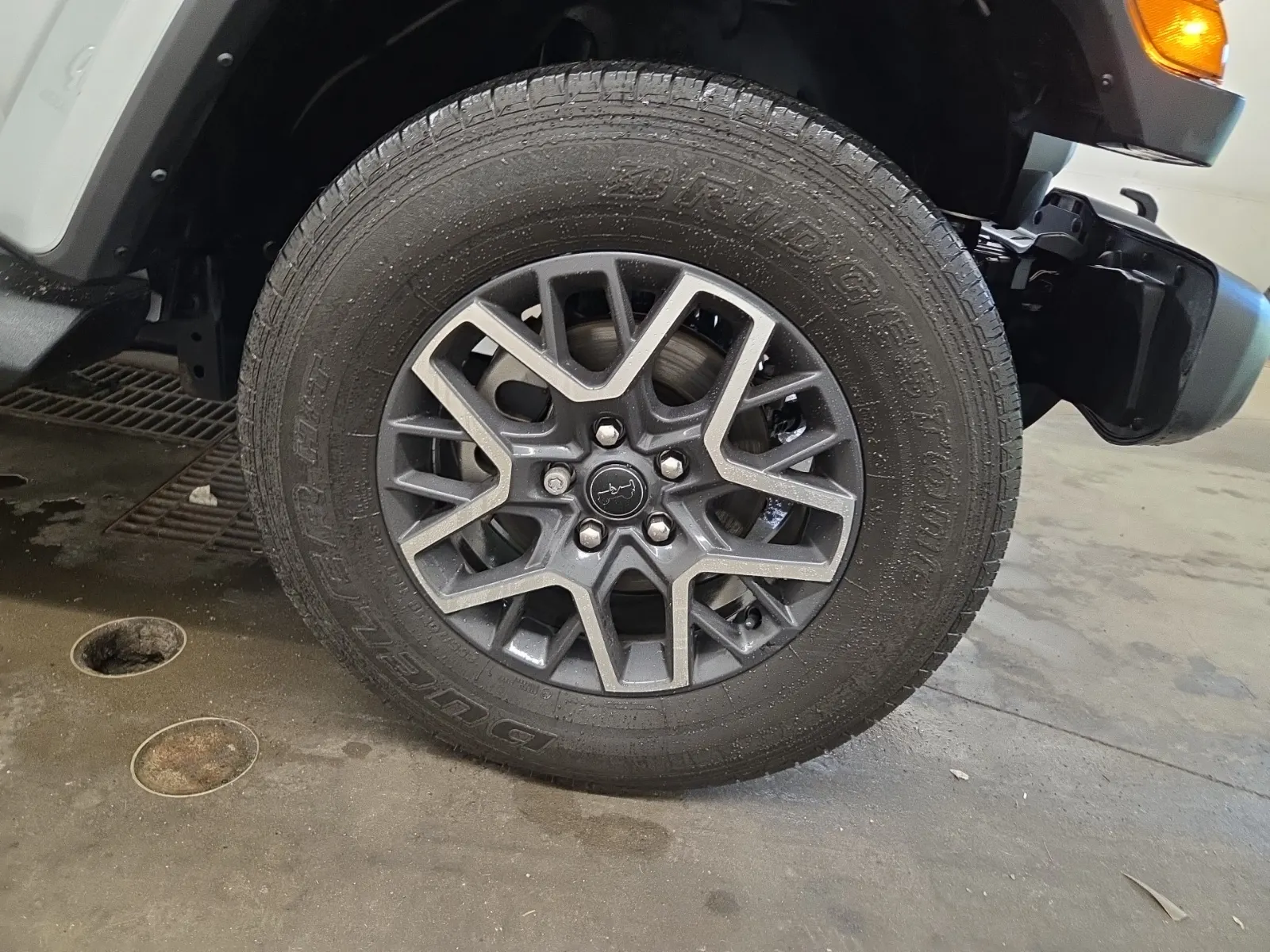 Right Front Wheel/Tire Photo