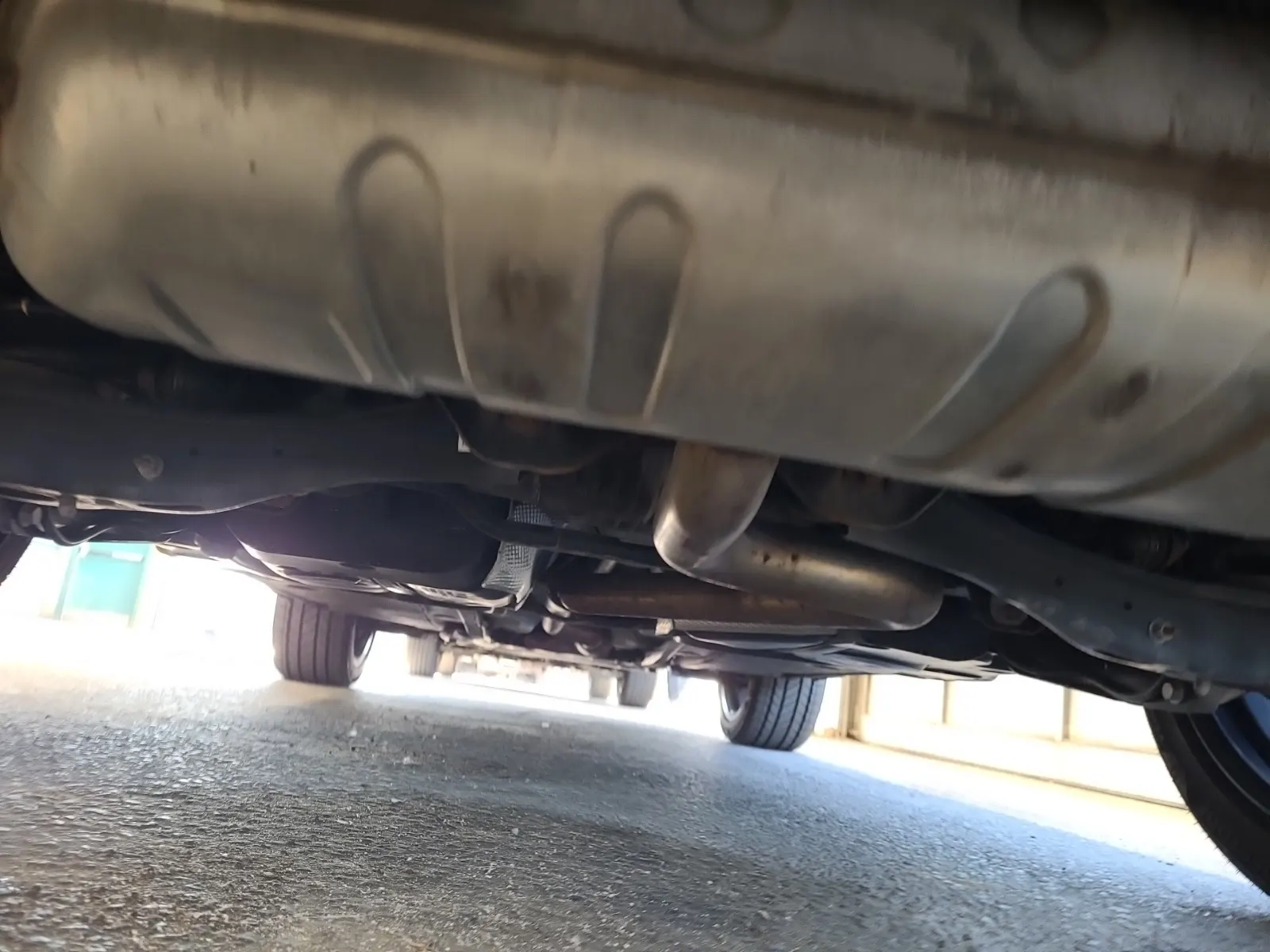 Undercarriage - Rear Photo