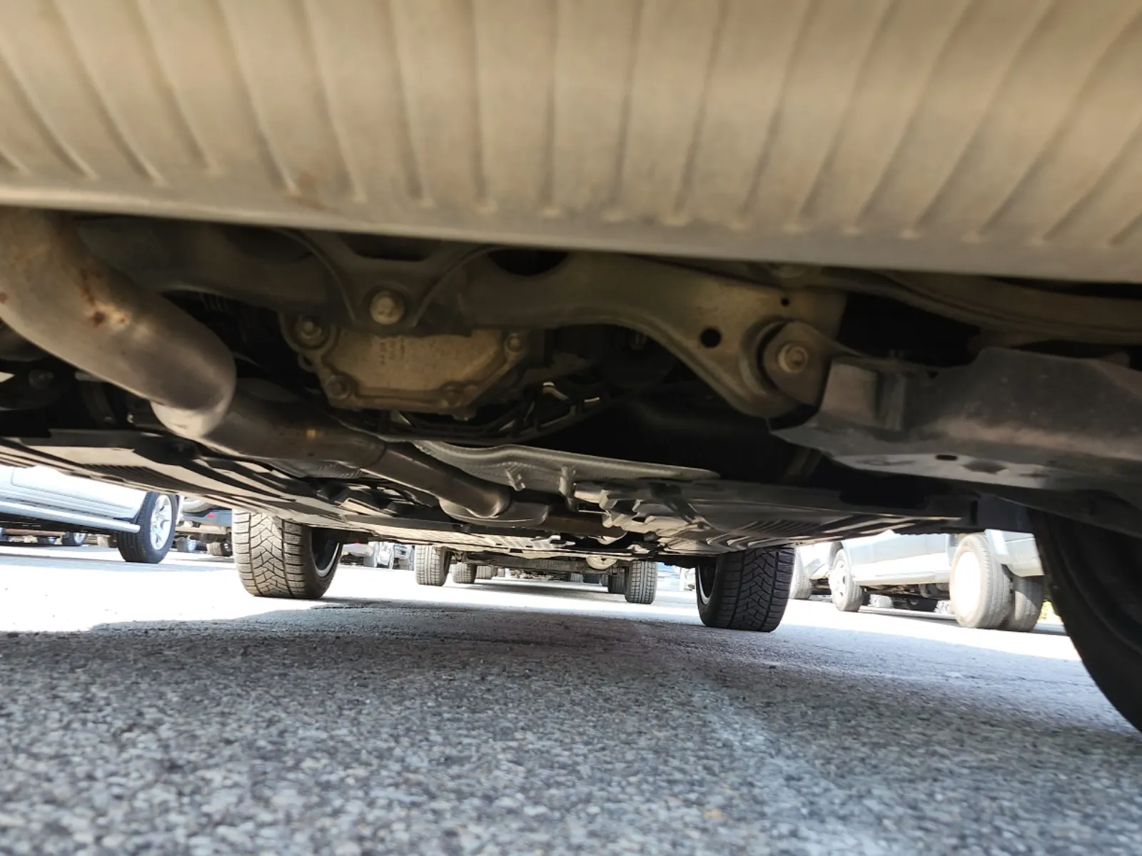 Undercarriage - Rear Photo