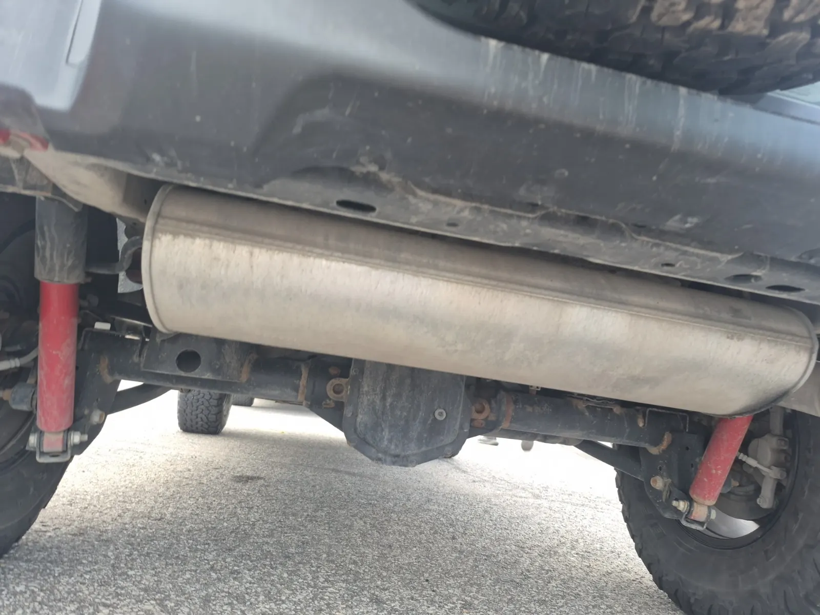 Undercarriage - Rear Photo
