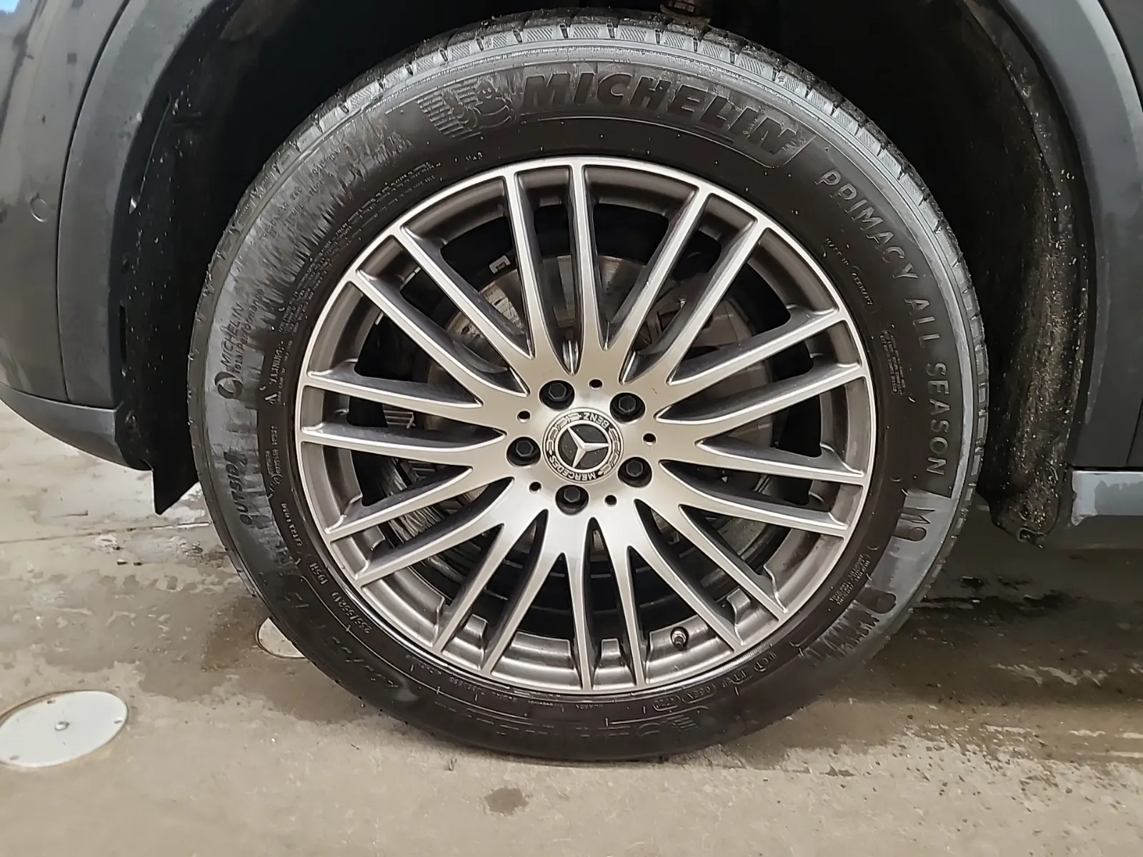 Front driver wheel/tire photo