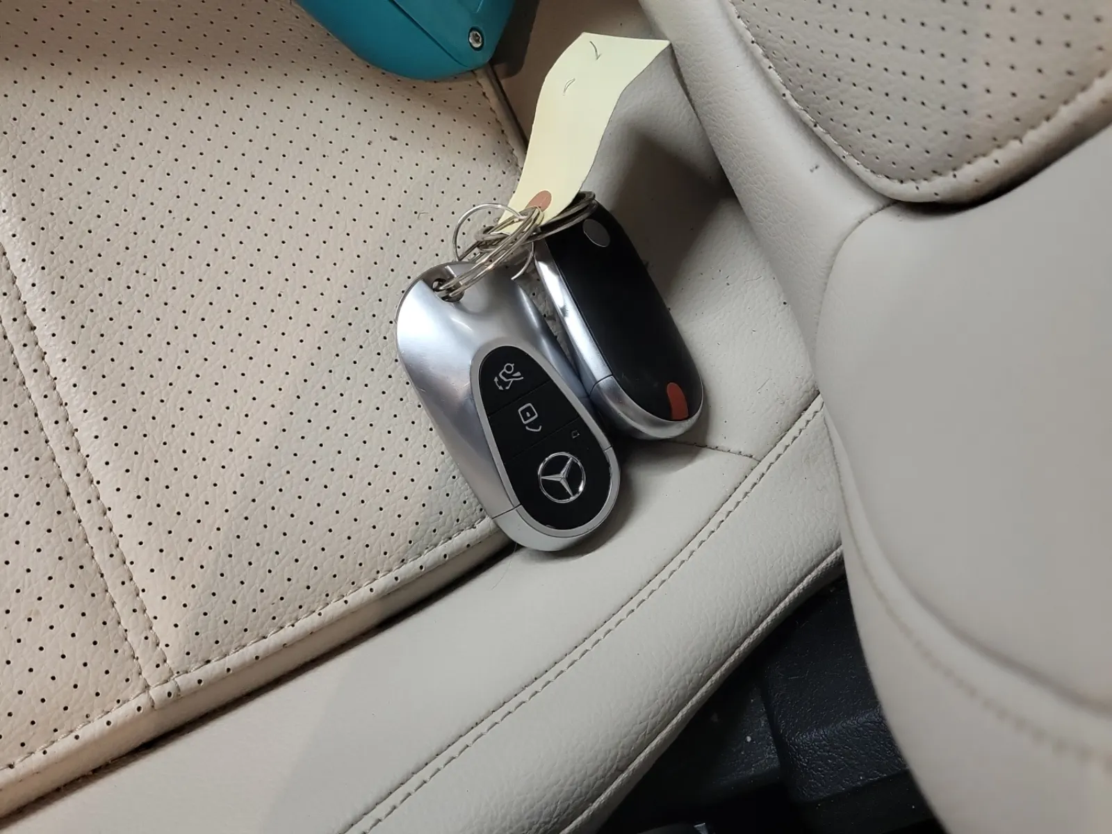Keys/Fobs/Manual Photo