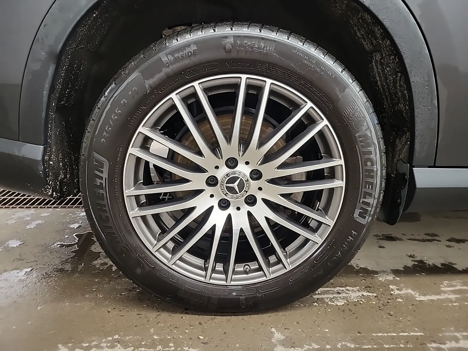 Right Rear Wheel/Tire Photo
