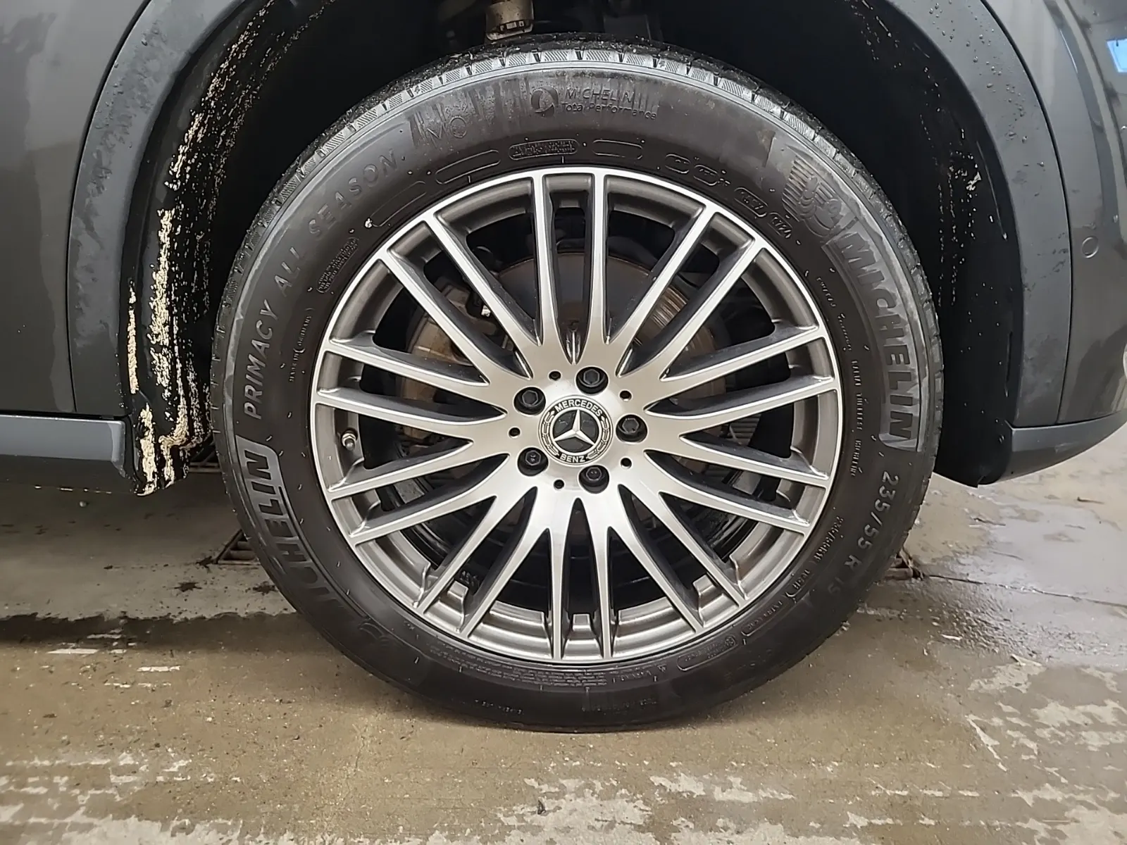 Right Front Wheel/Tire Photo