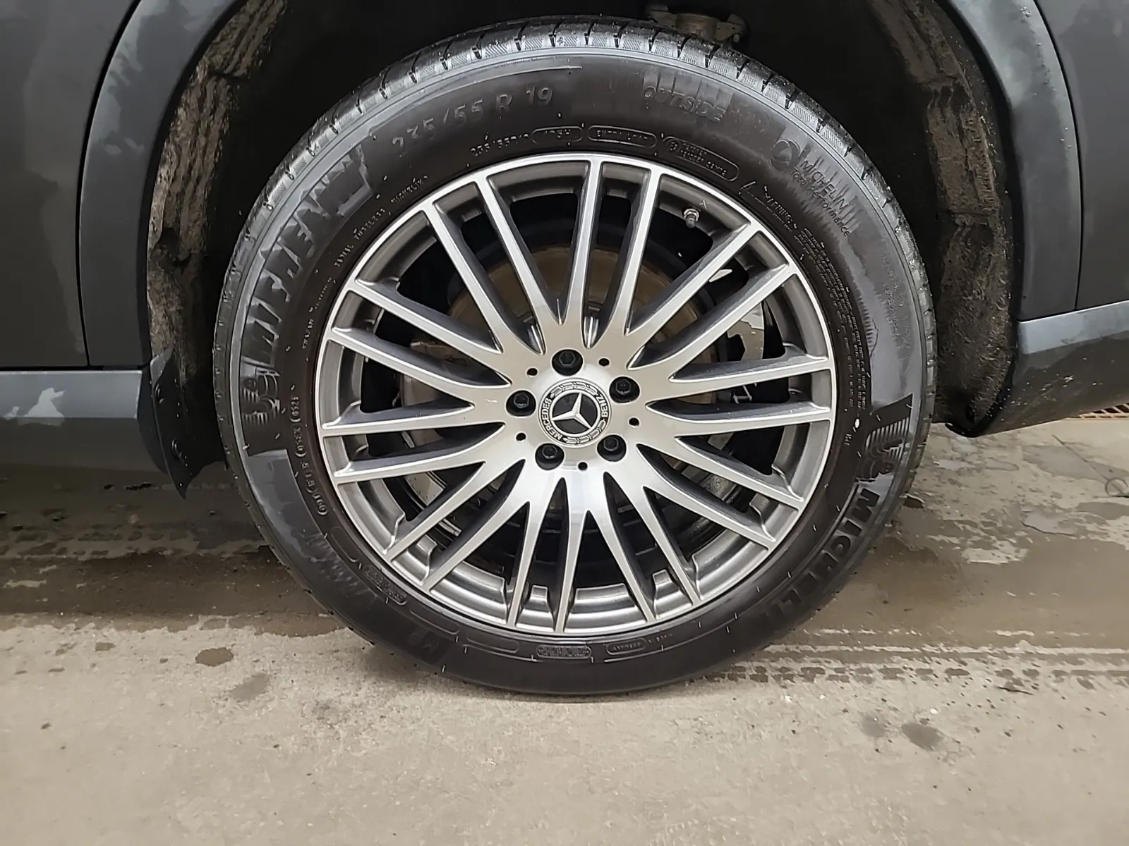 Left Rear Wheel/Tire Photo