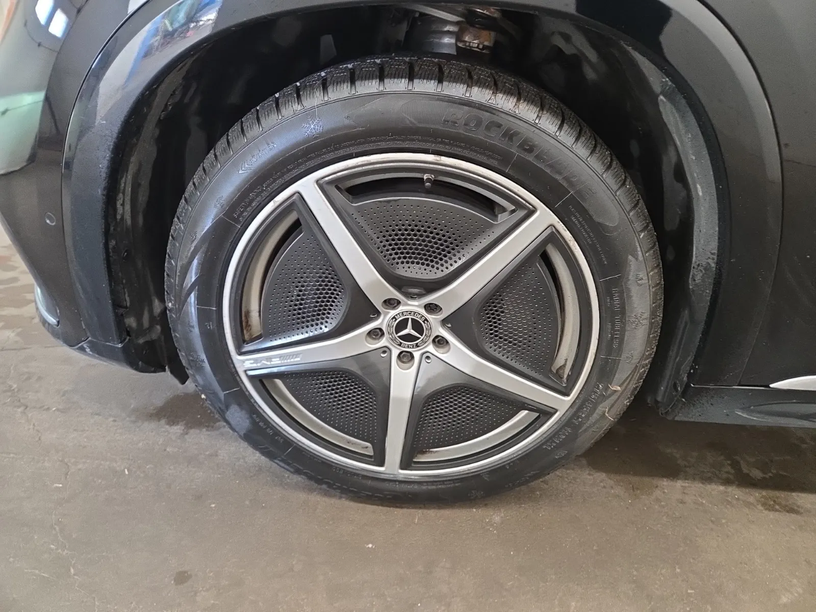 Front driver wheel/tire photo