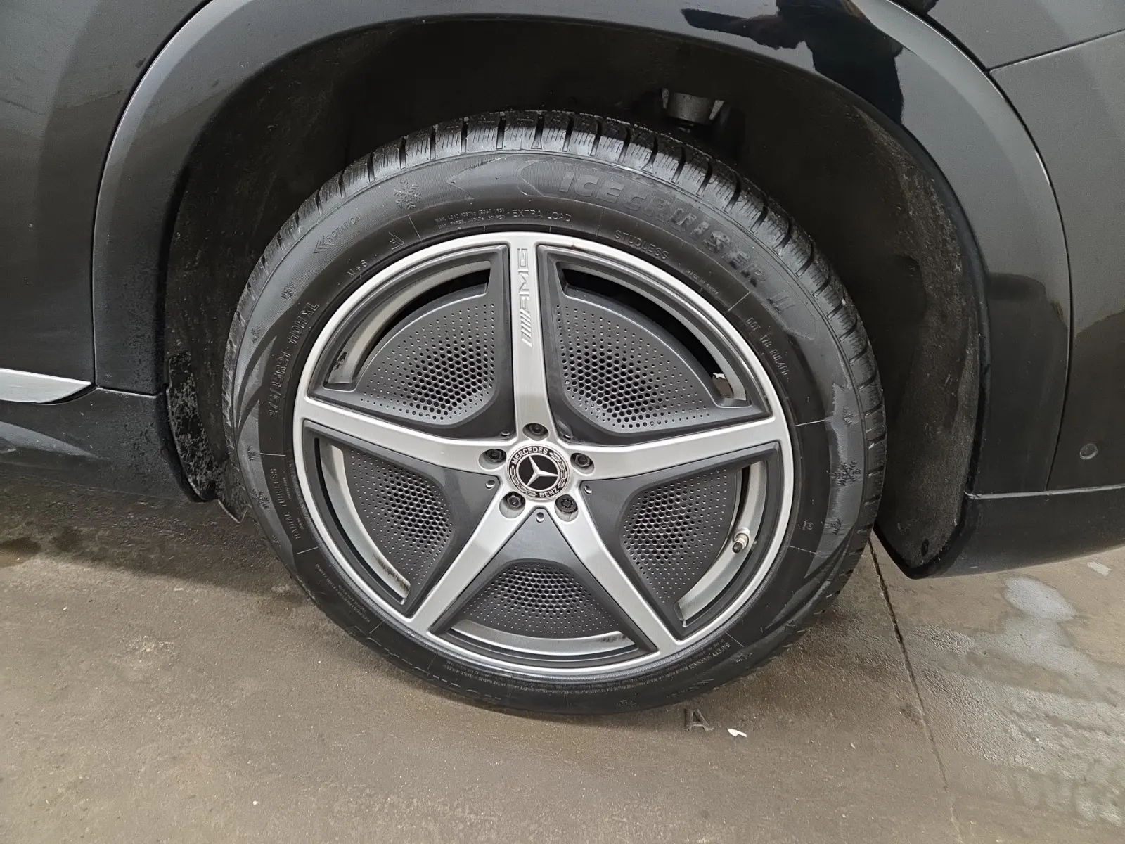 Left Rear Wheel/Tire Photo