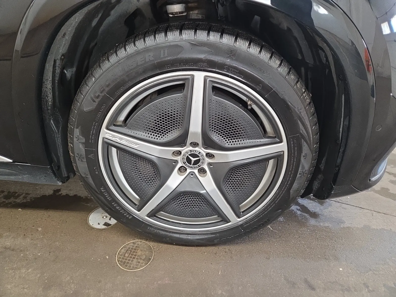 Right Front Wheel/Tire Photo