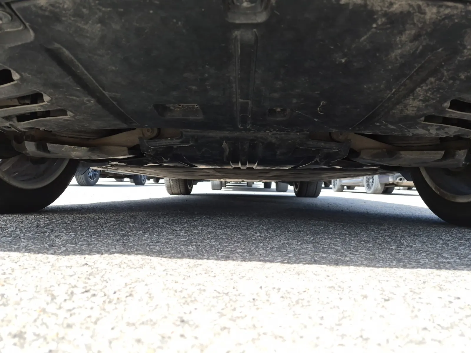 Undercarriage - Rear Photo