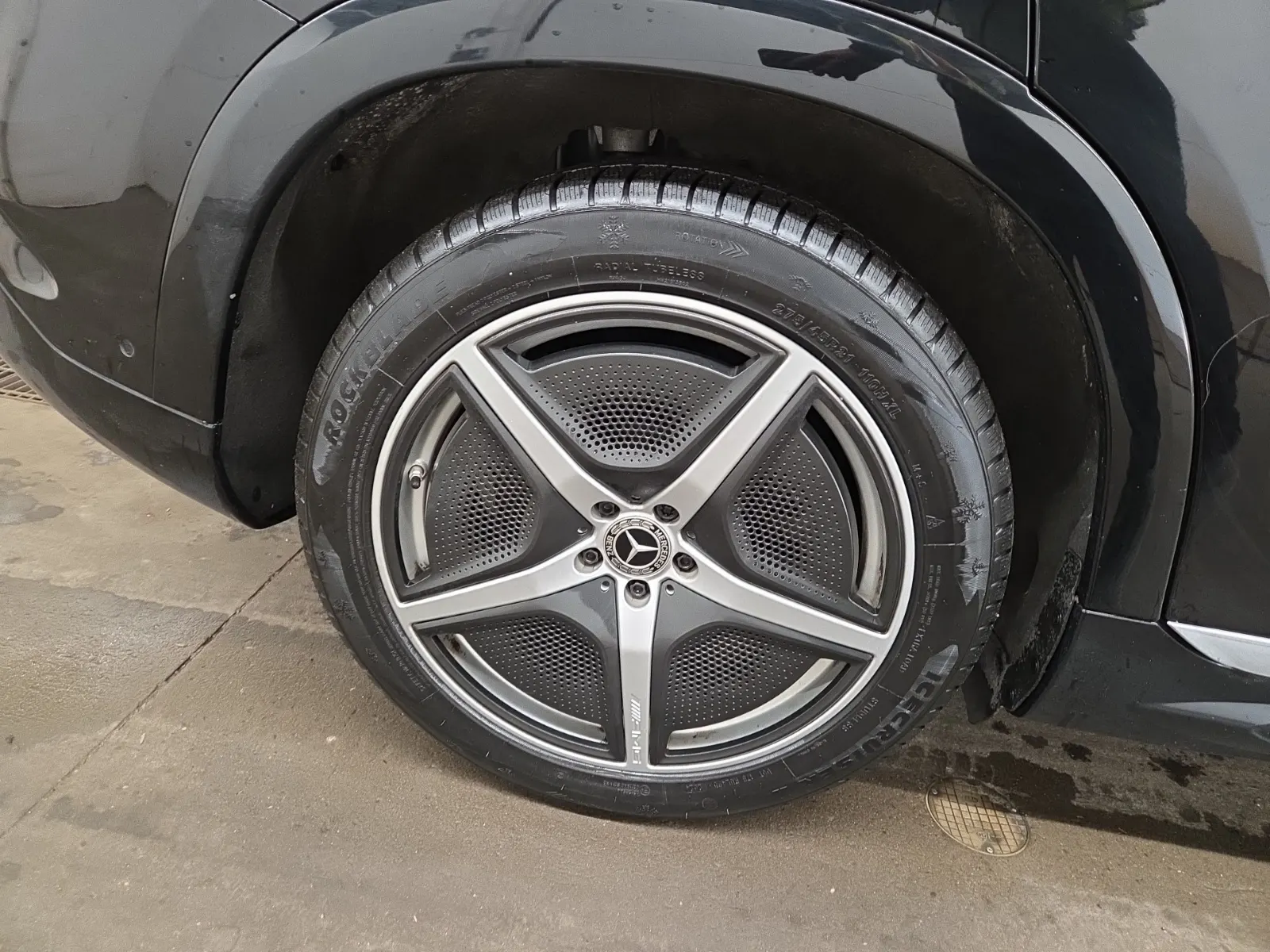 Right Rear Wheel/Tire Photo