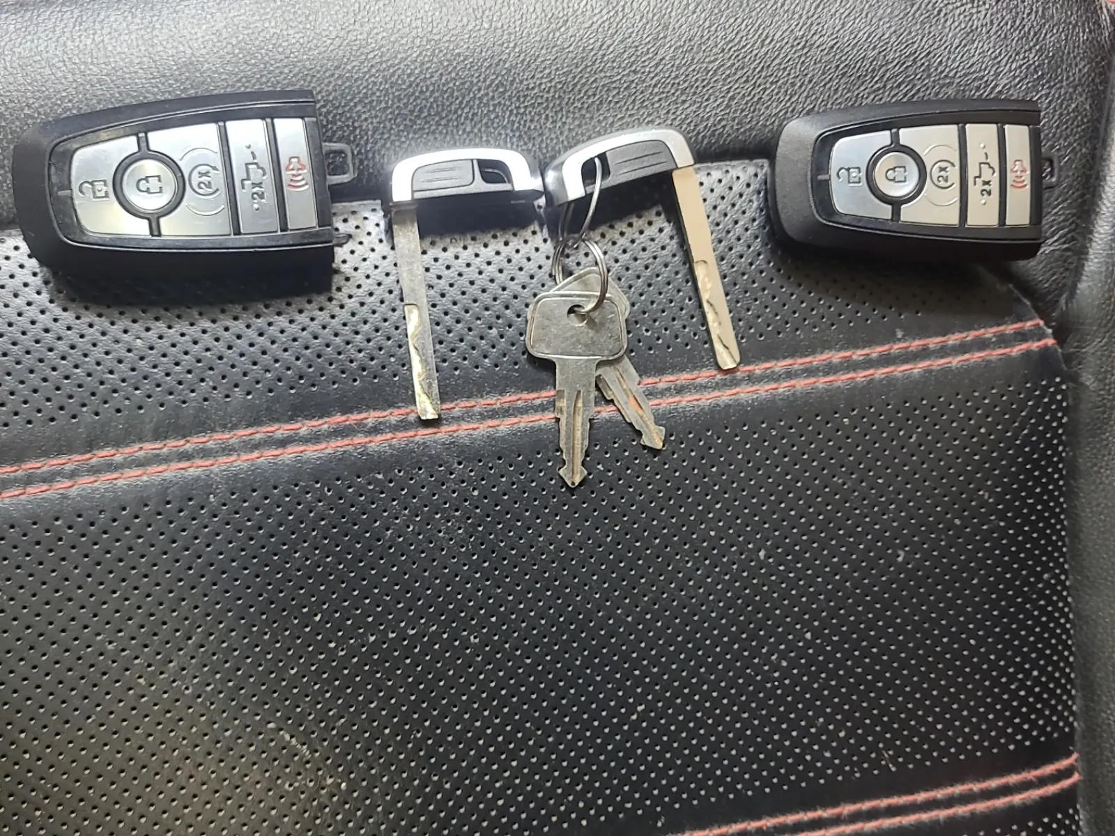 Keys/Fobs/Manual Photo