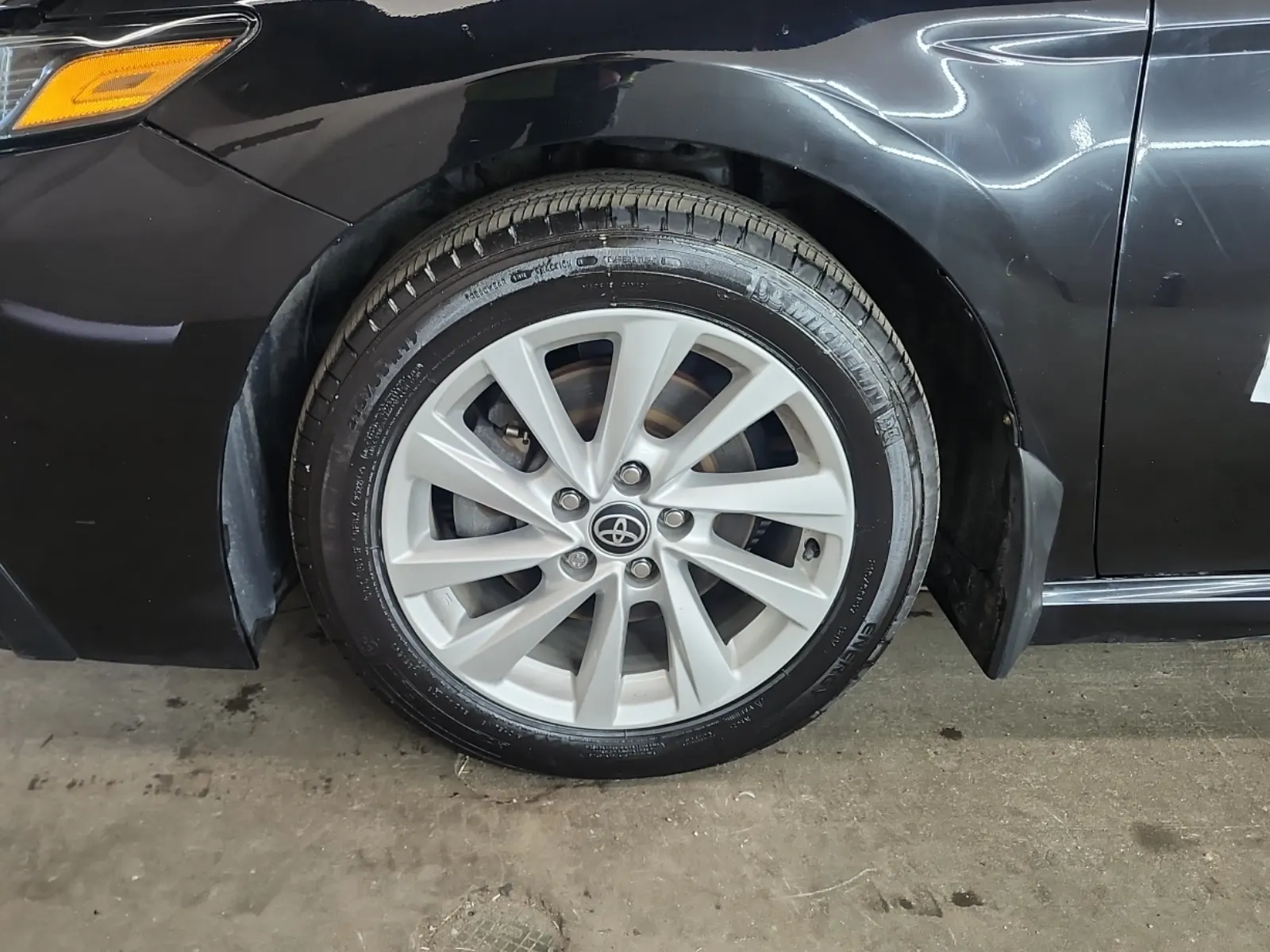 Front driver wheel/tire photo