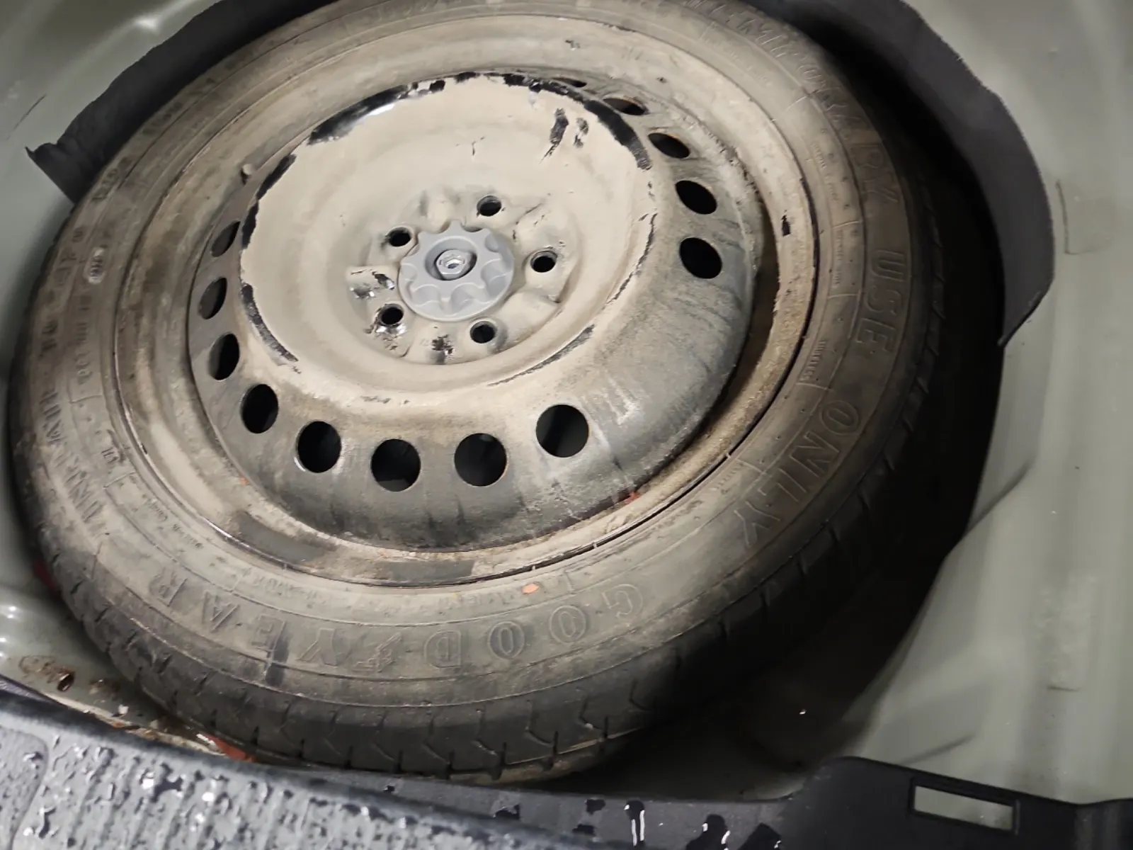 Spare Tire & Wheel Photo