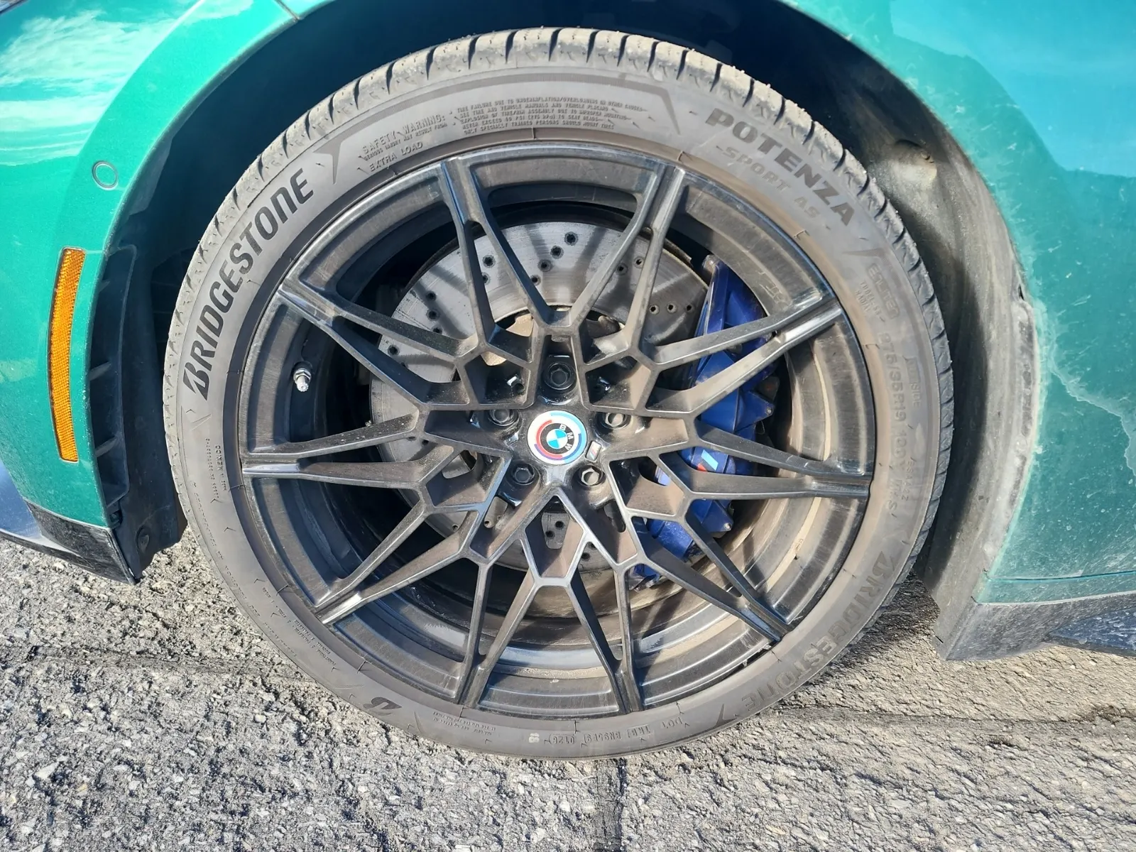 Front driver wheel/tire photo