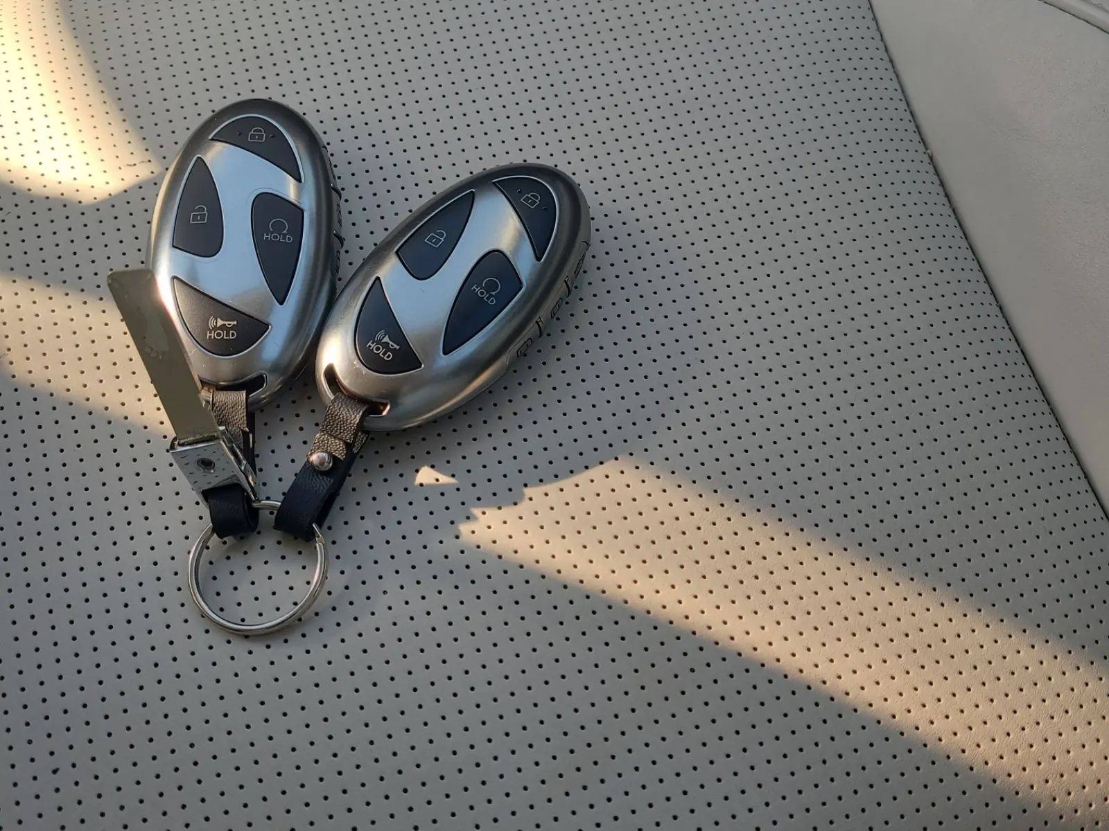 Keys/Fobs/Manual Photo