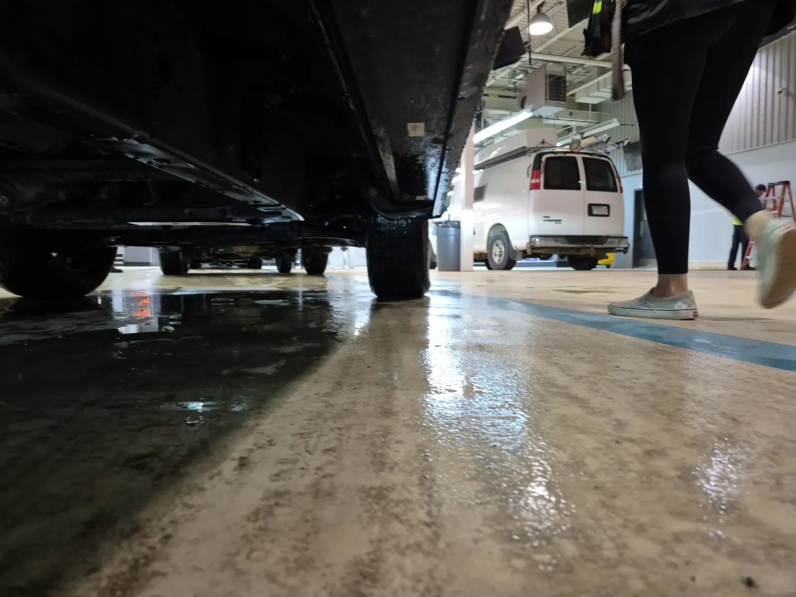 Undercarriage - Passenger Photo