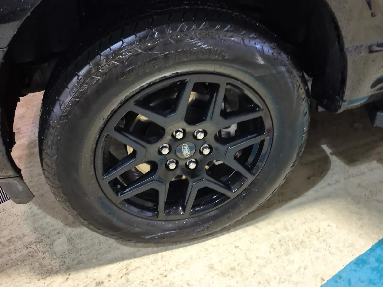 Front driver wheel/tire photo