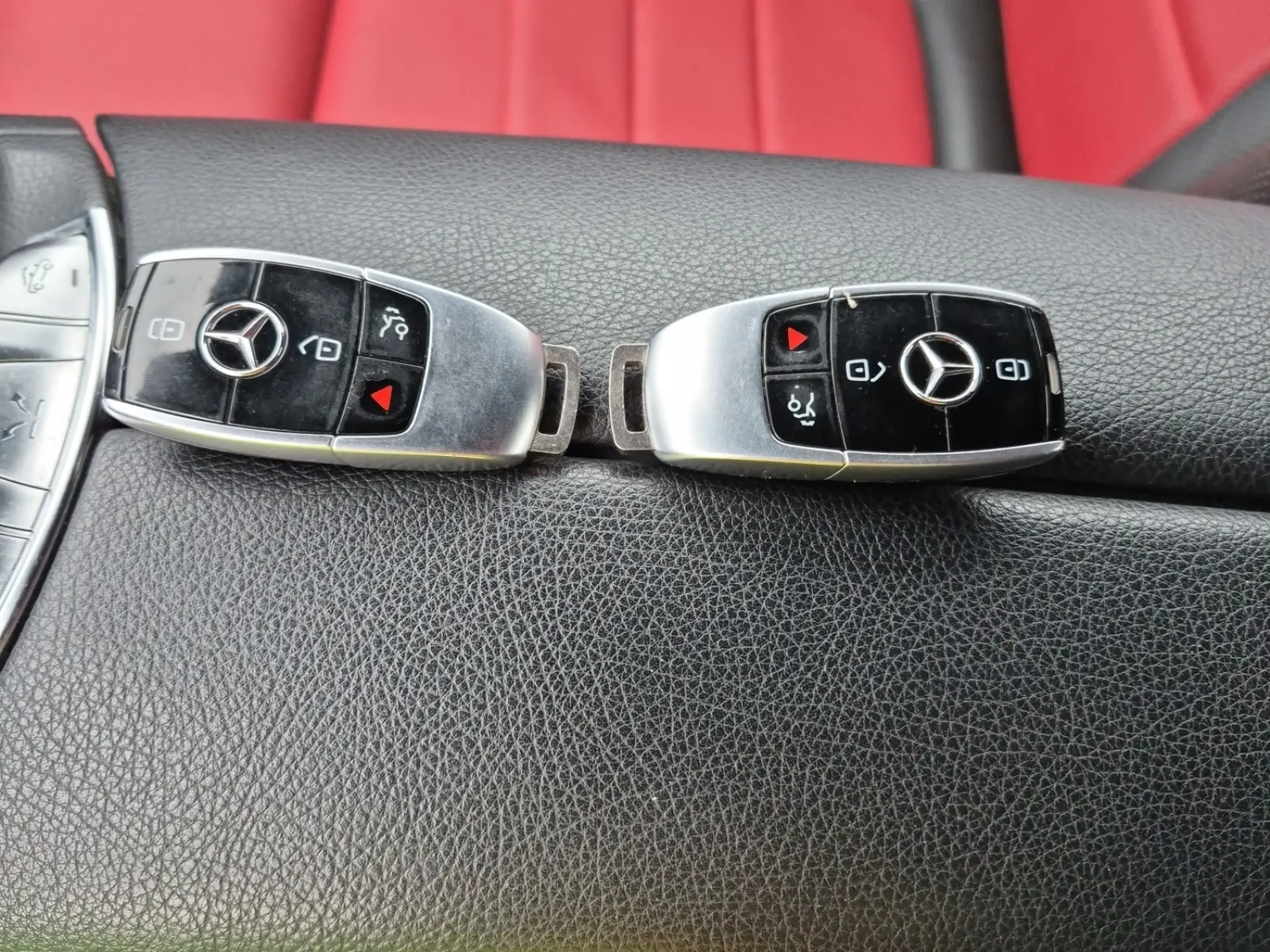 Keys/Fobs/Manual Photo