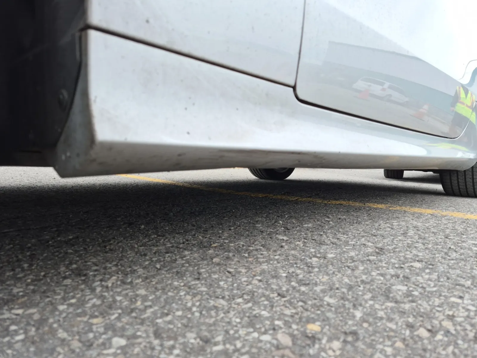Undercarriage - Driver Photo