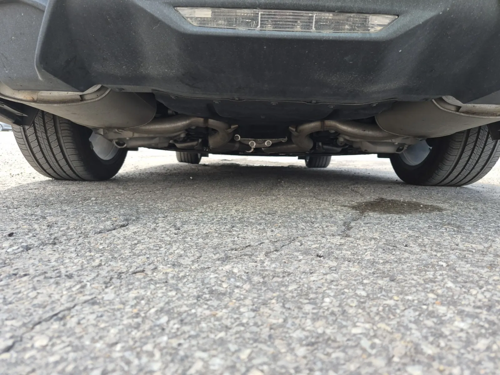 Undercarriage - Rear Photo