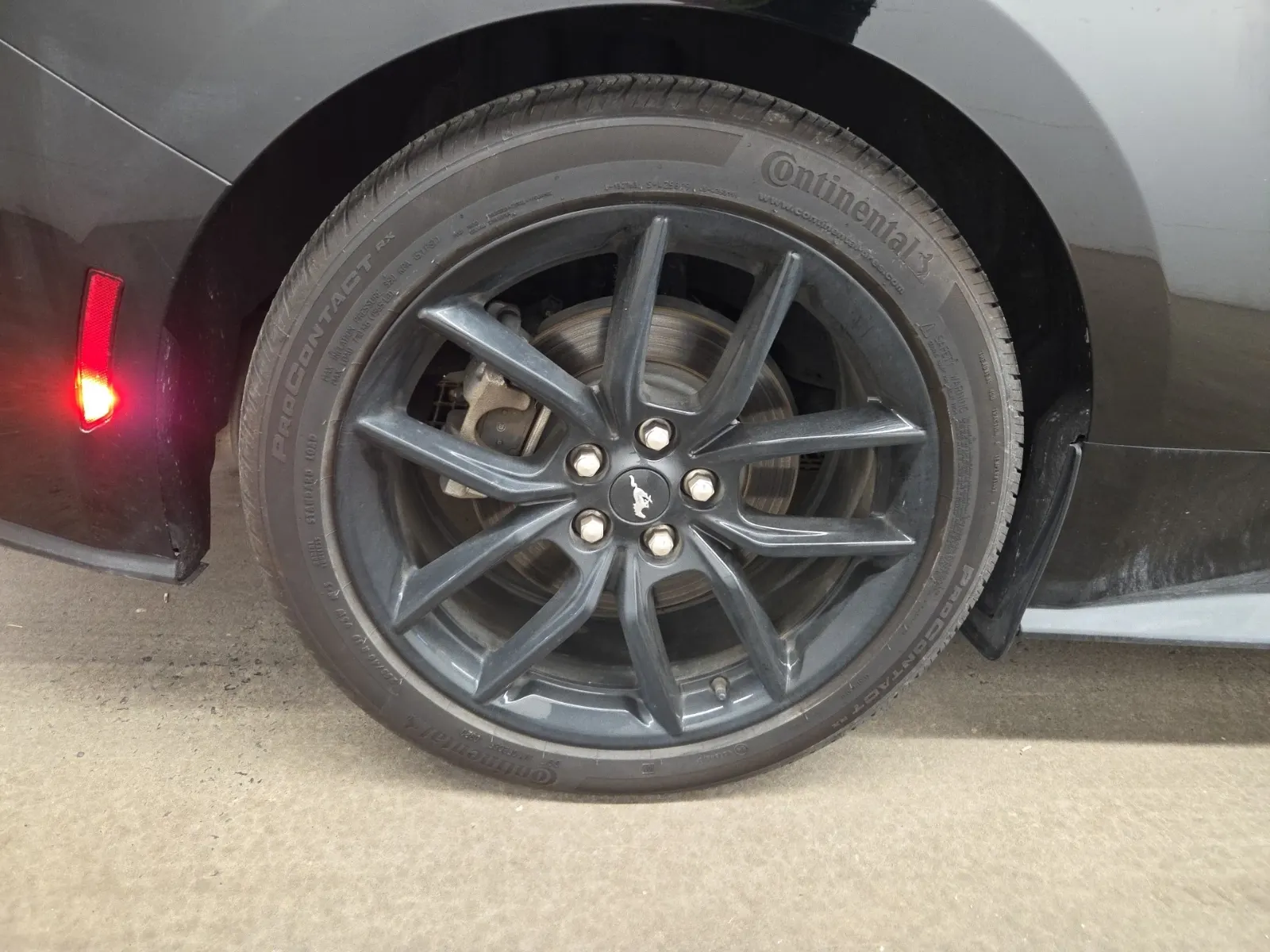 Right Rear Wheel/Tire Photo