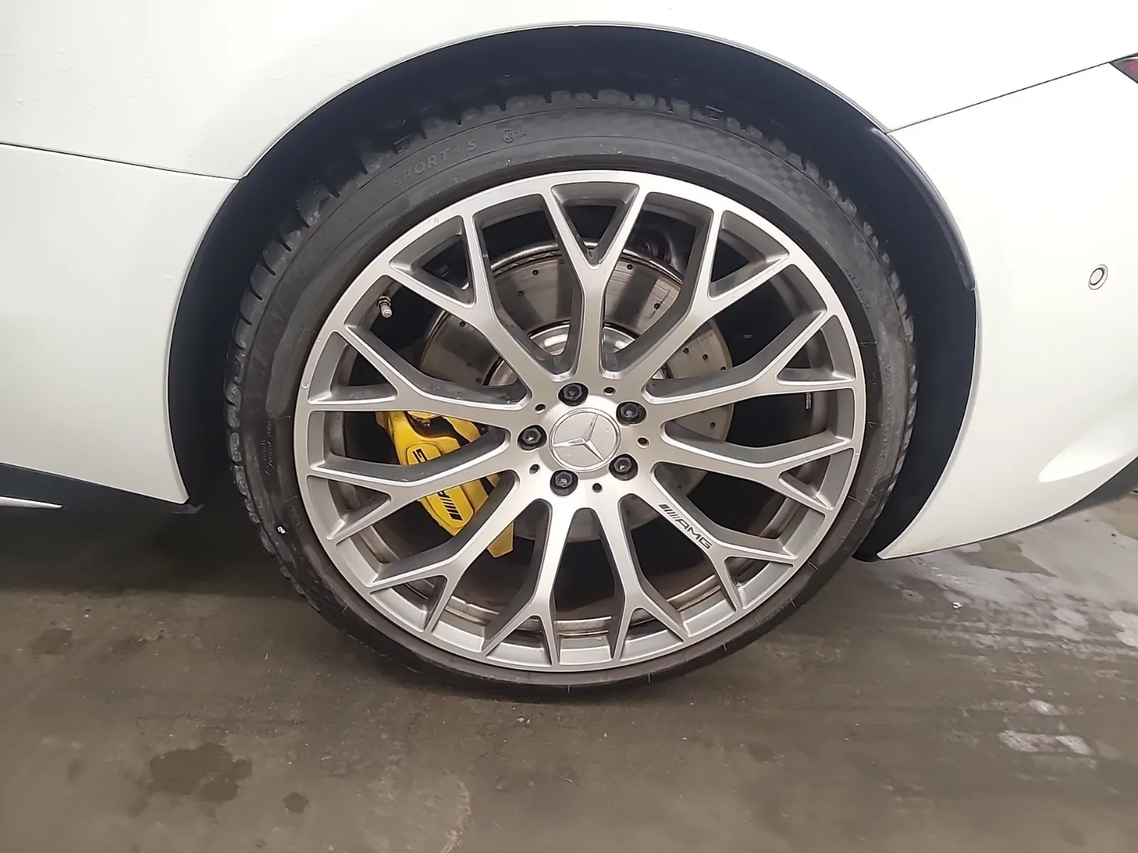 Left Rear Wheel/Tire Photo
