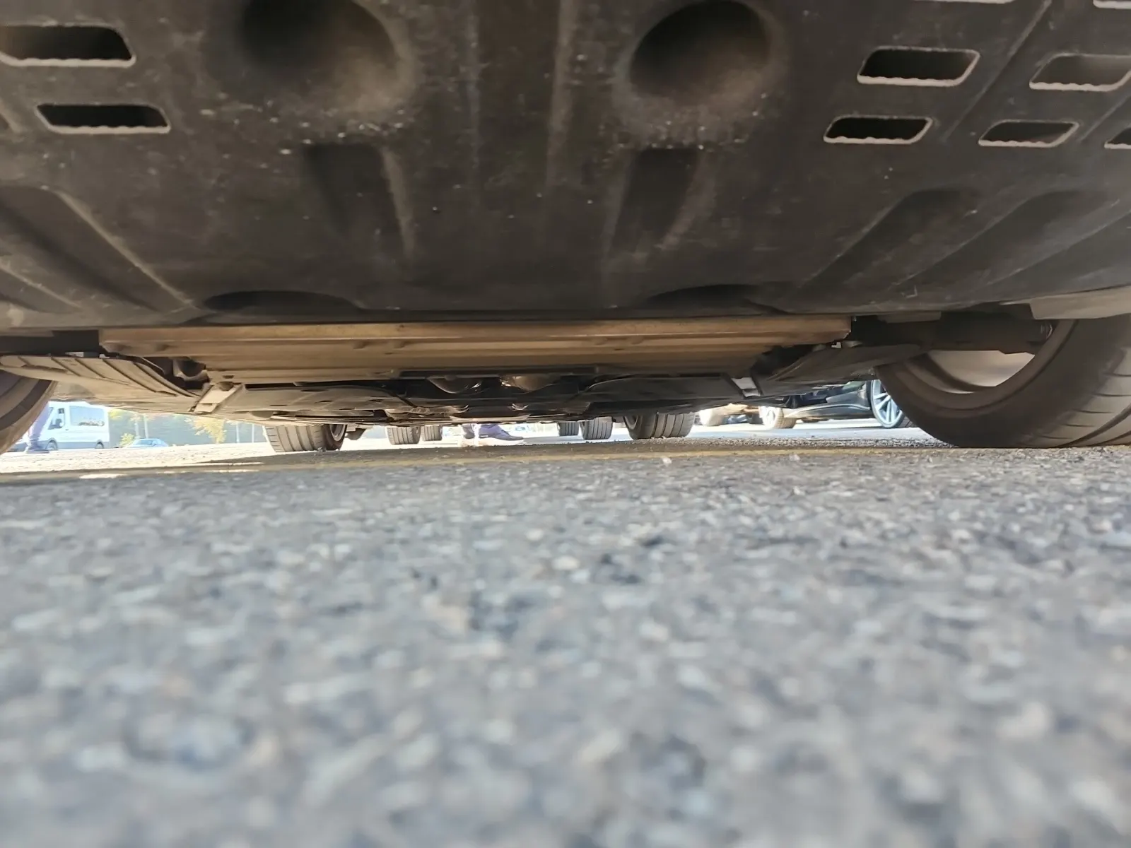 Undercarriage - Rear Photo