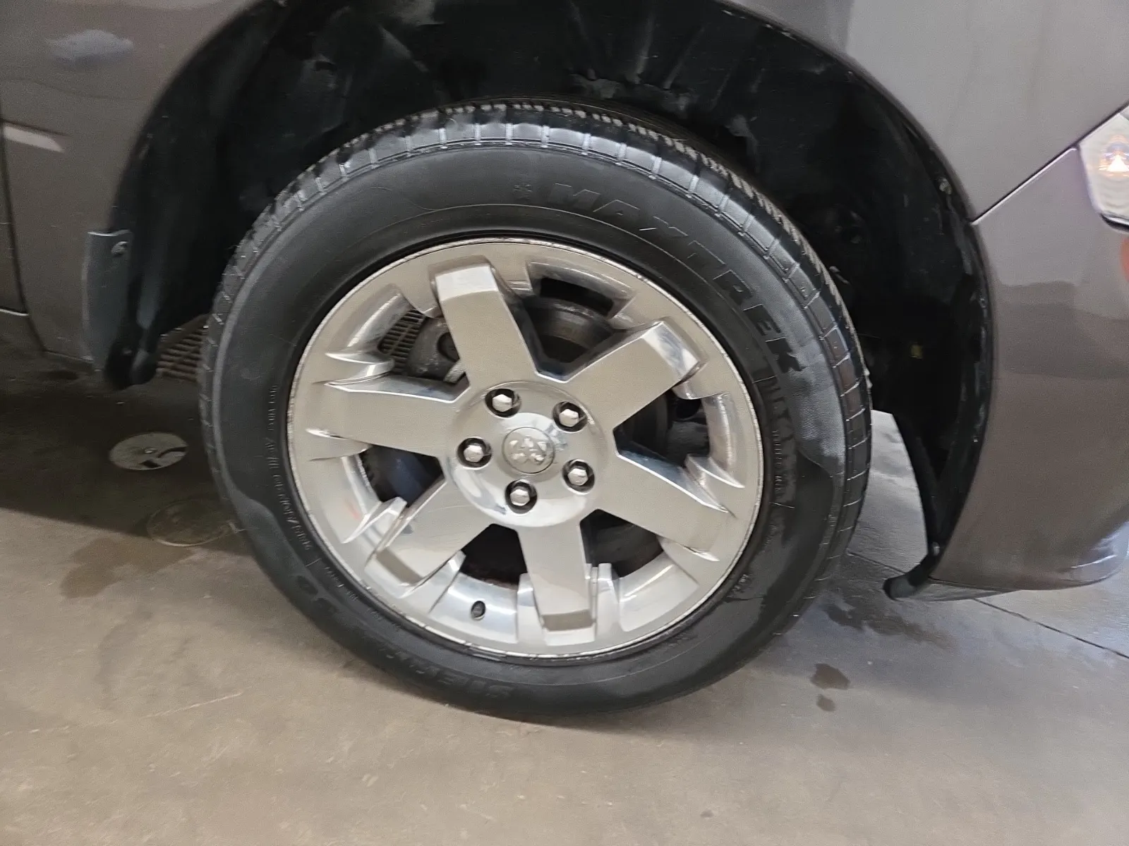 Right Front Wheel/Tire Photo