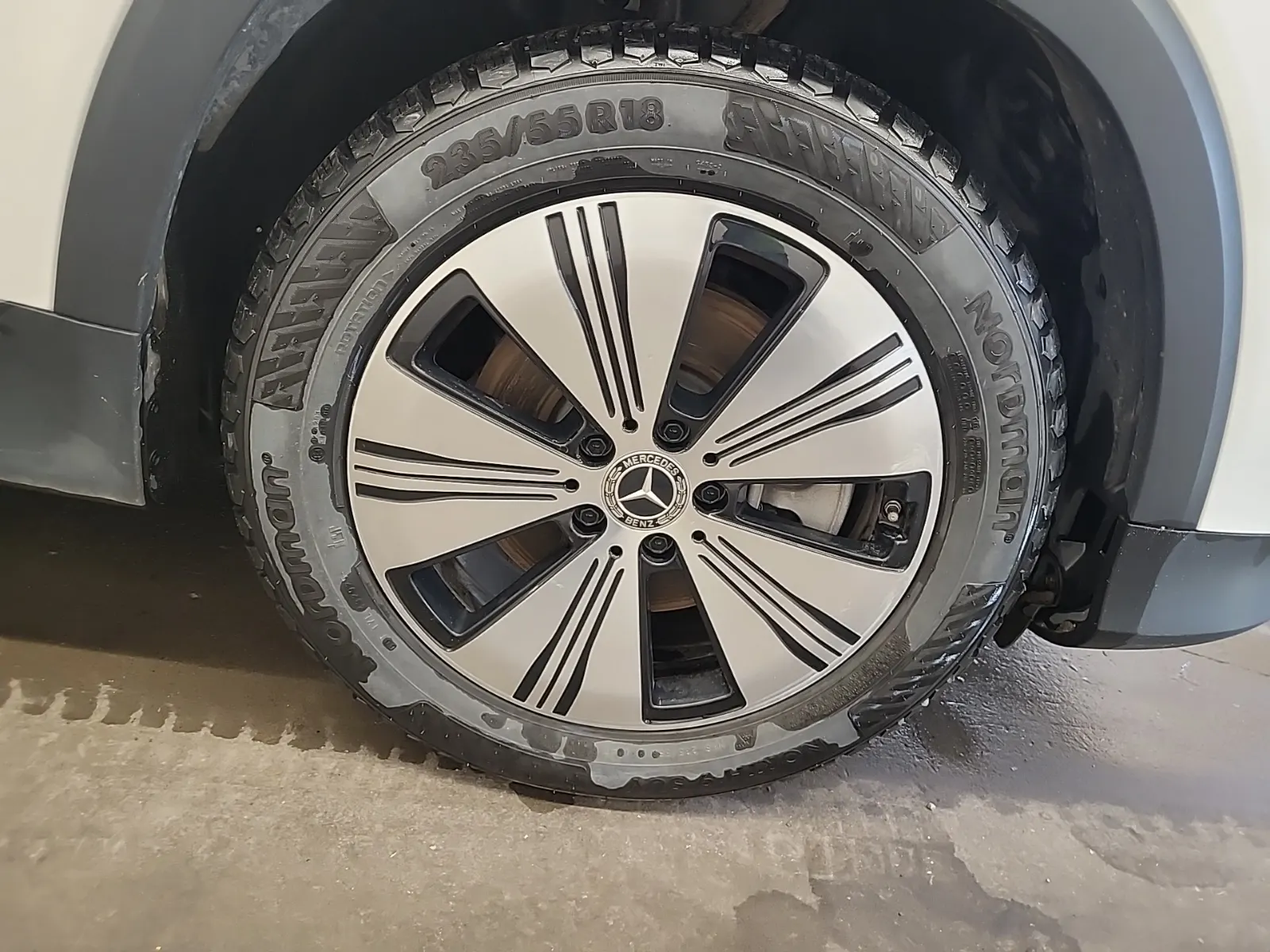 Right Front Wheel/Tire Photo