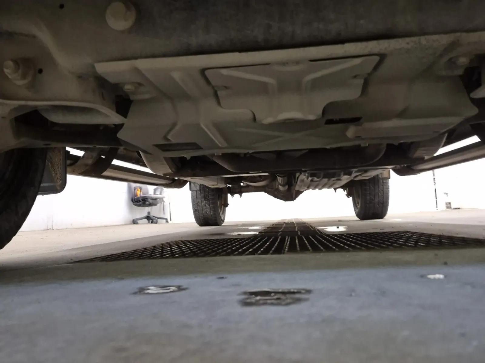 Undercarriage - Front Photo