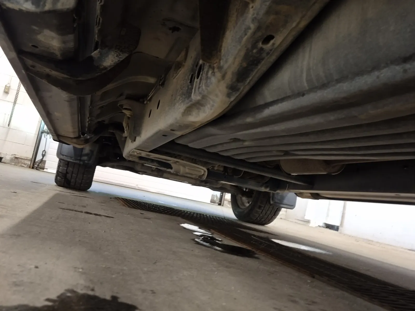 Undercarriage - Driver Photo