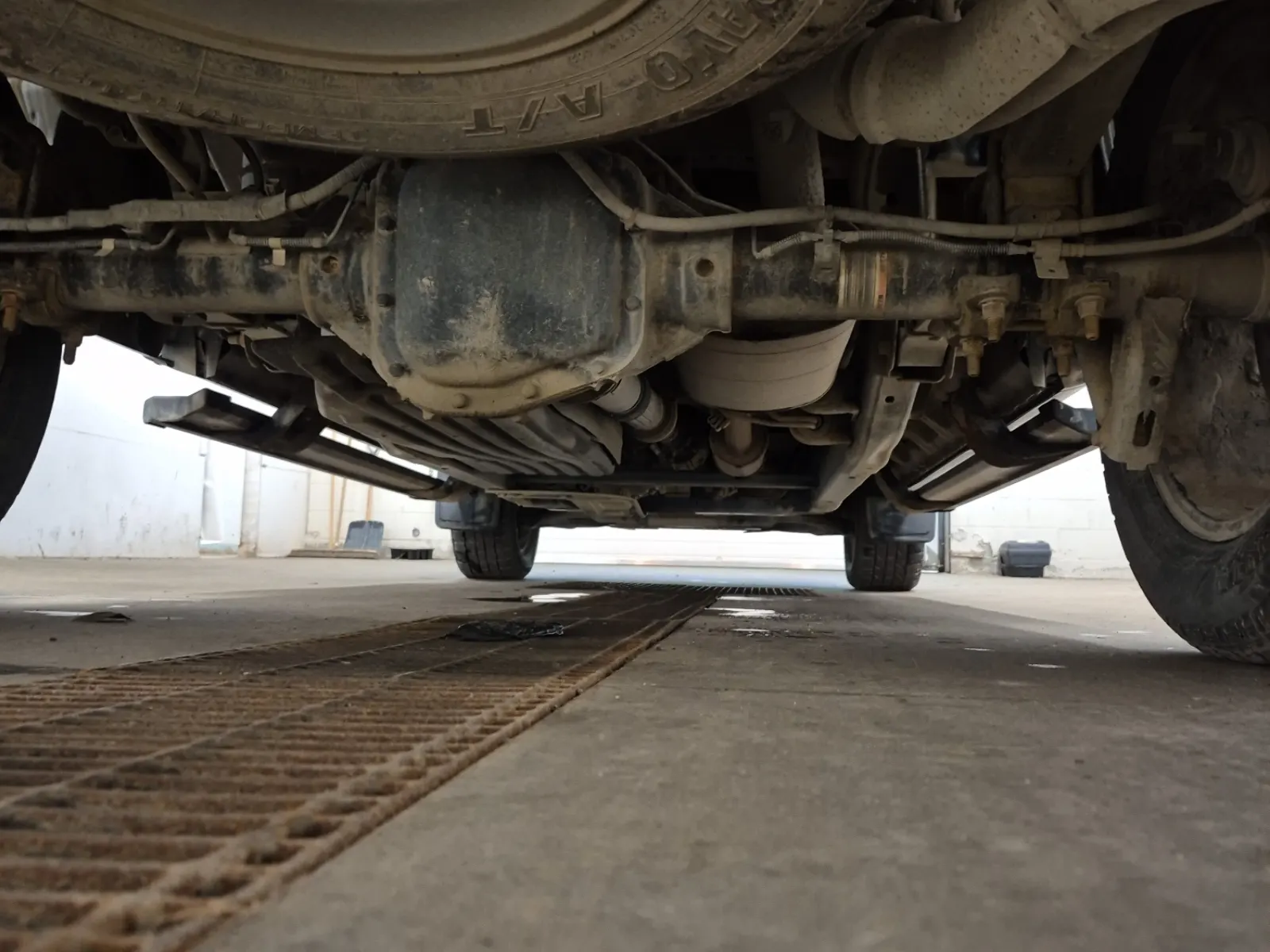 Undercarriage - Rear Photo