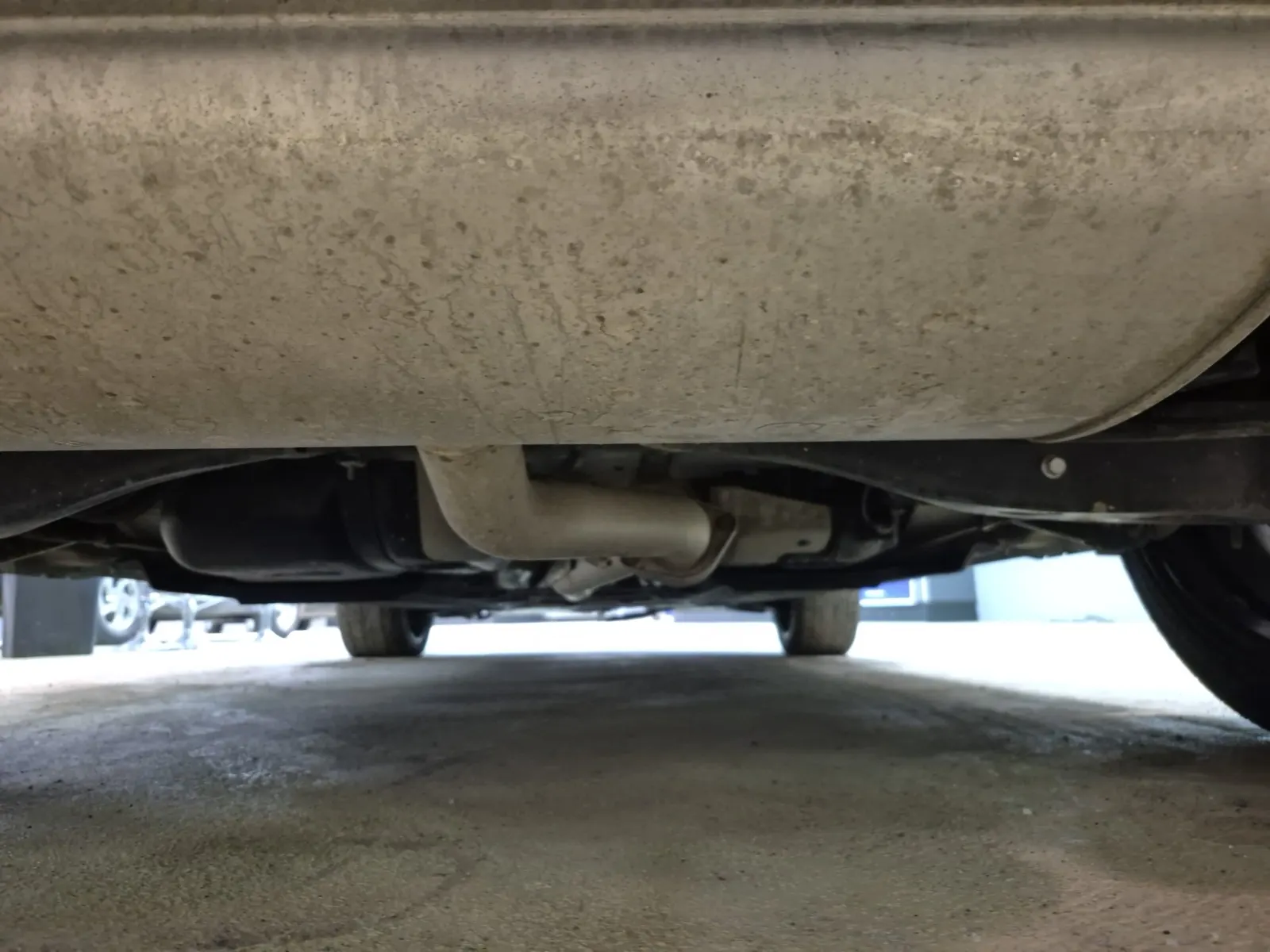 Undercarriage - Rear Photo