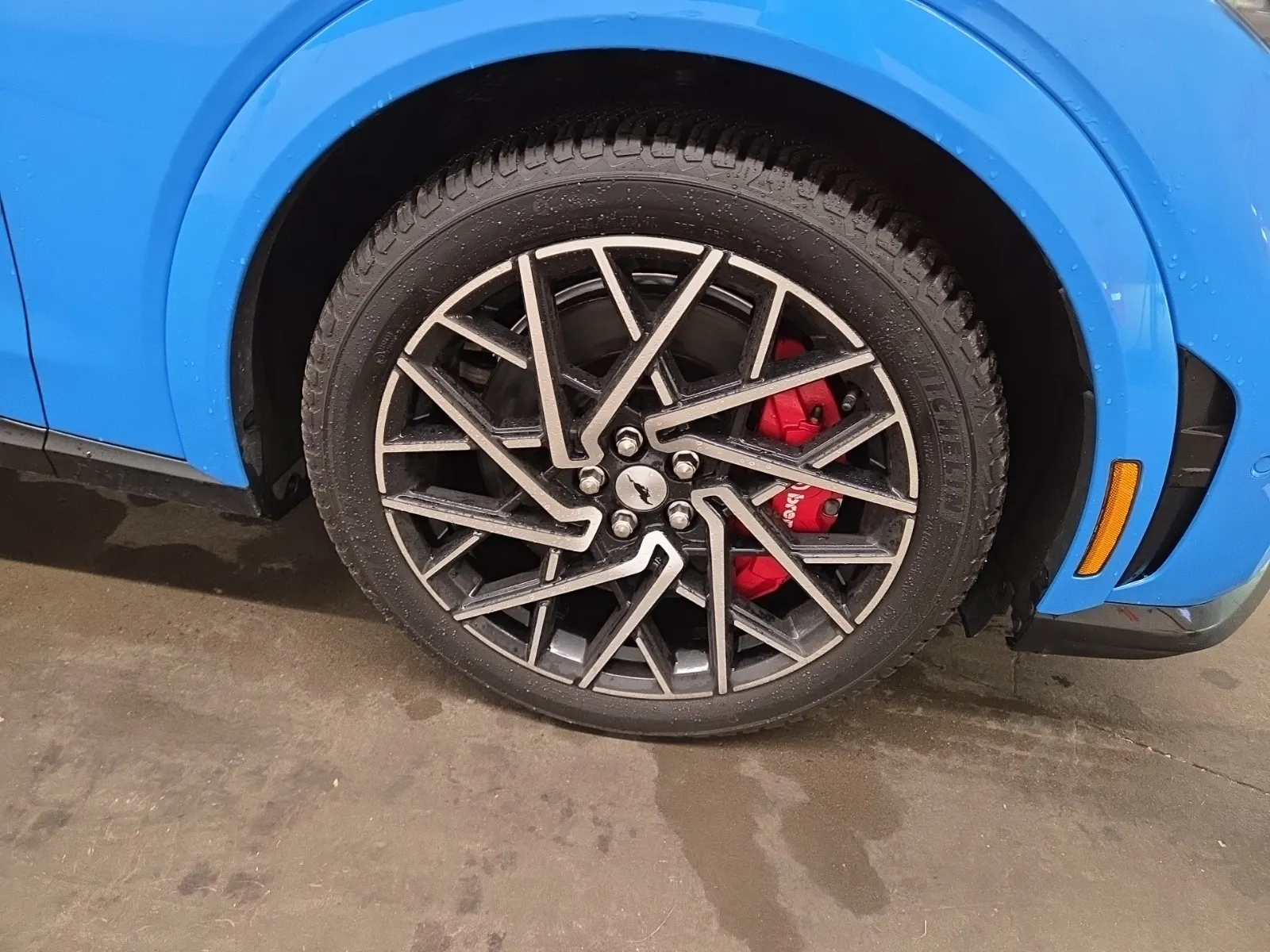 Right Front Wheel/Tire Photo