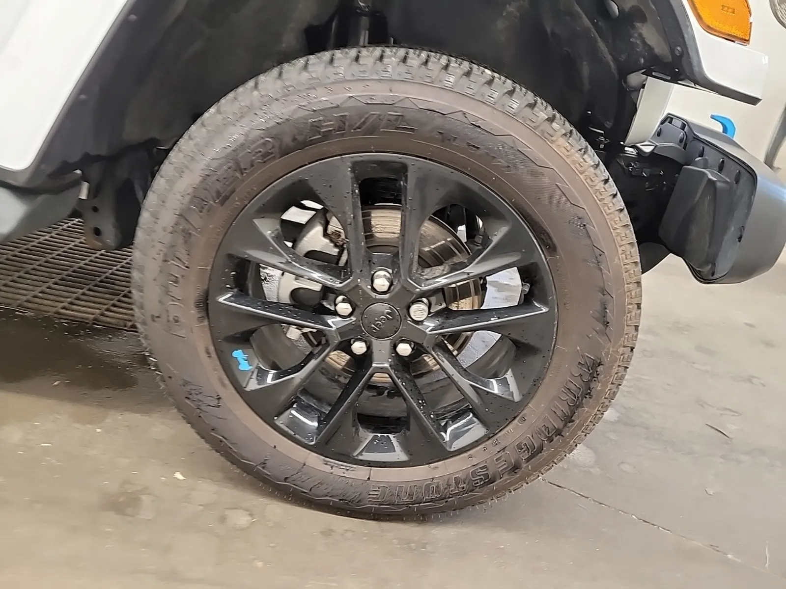 Right Front Wheel/Tire Photo