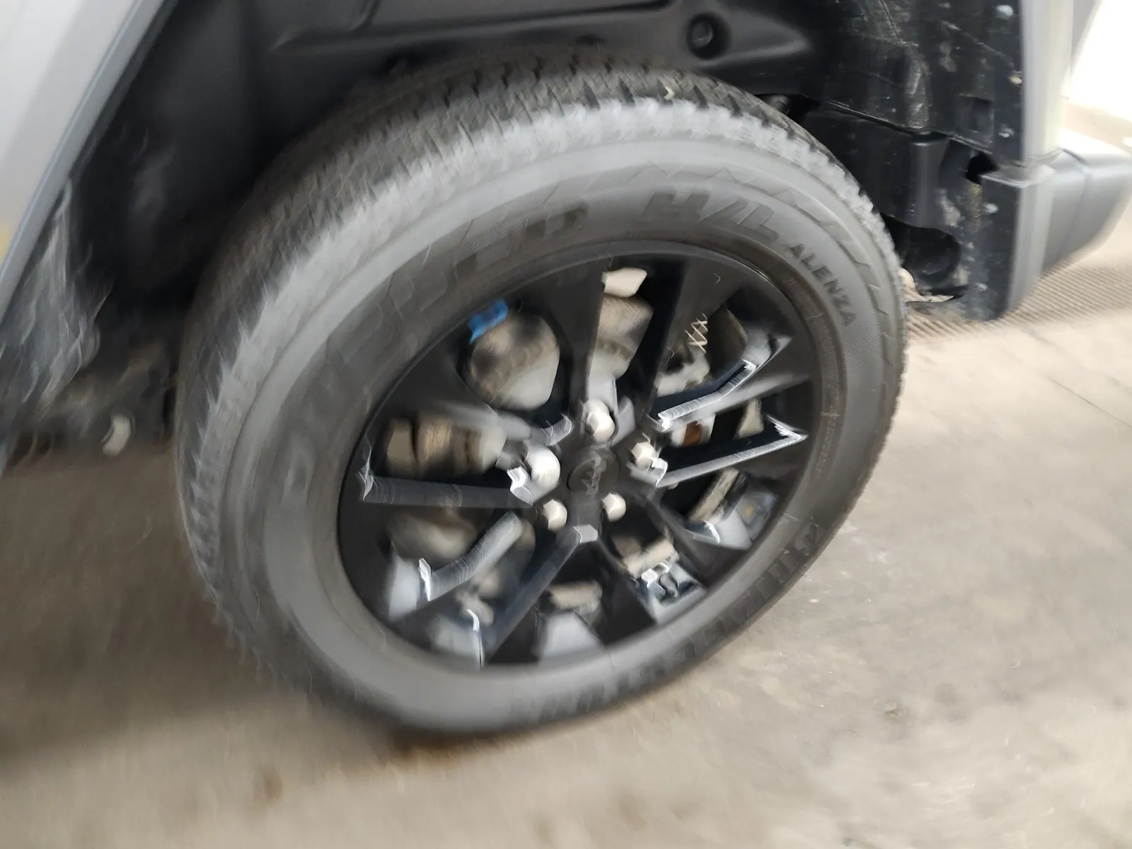 Left Rear Wheel/Tire Photo