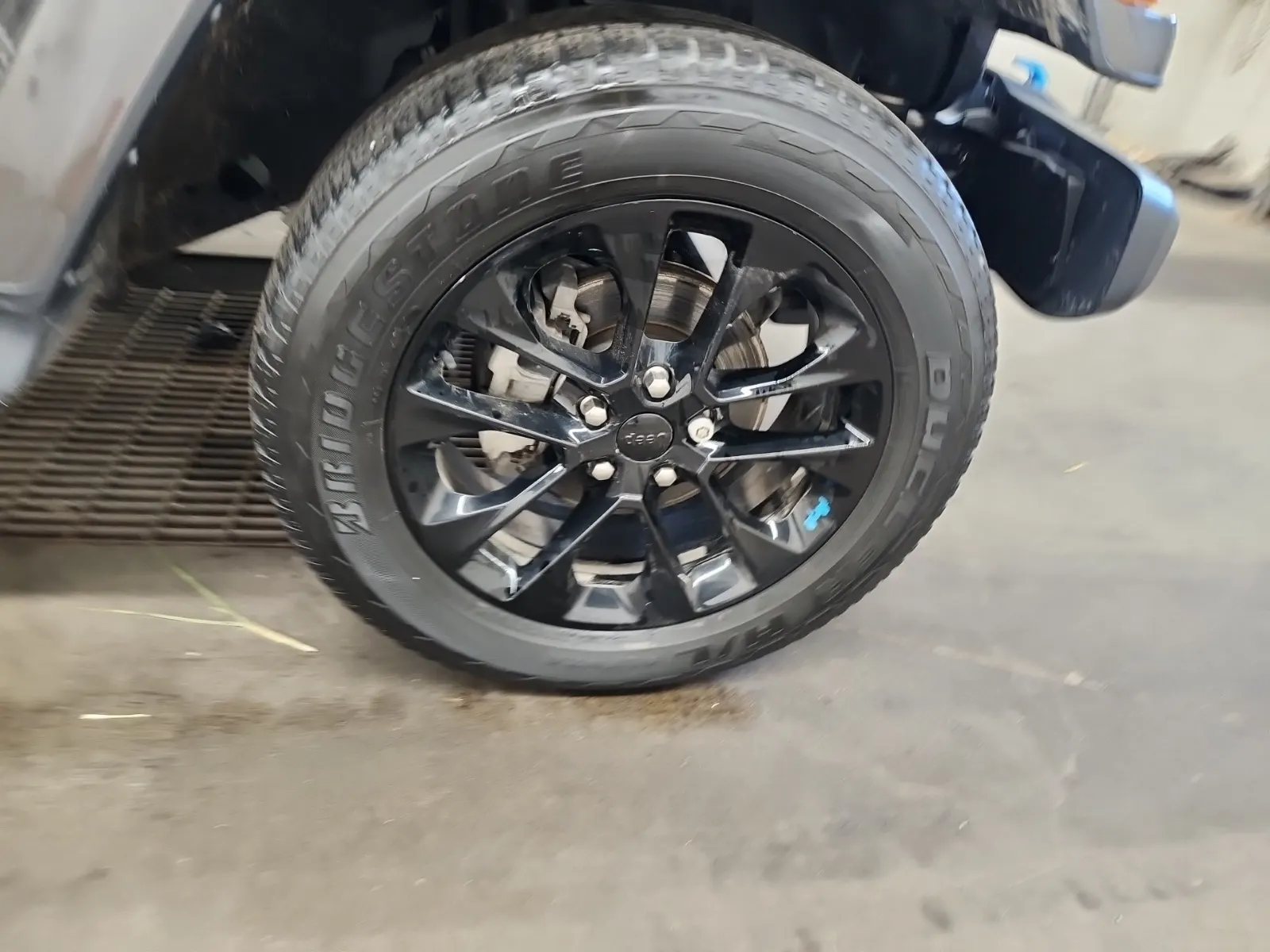 Right Front Wheel/Tire Photo