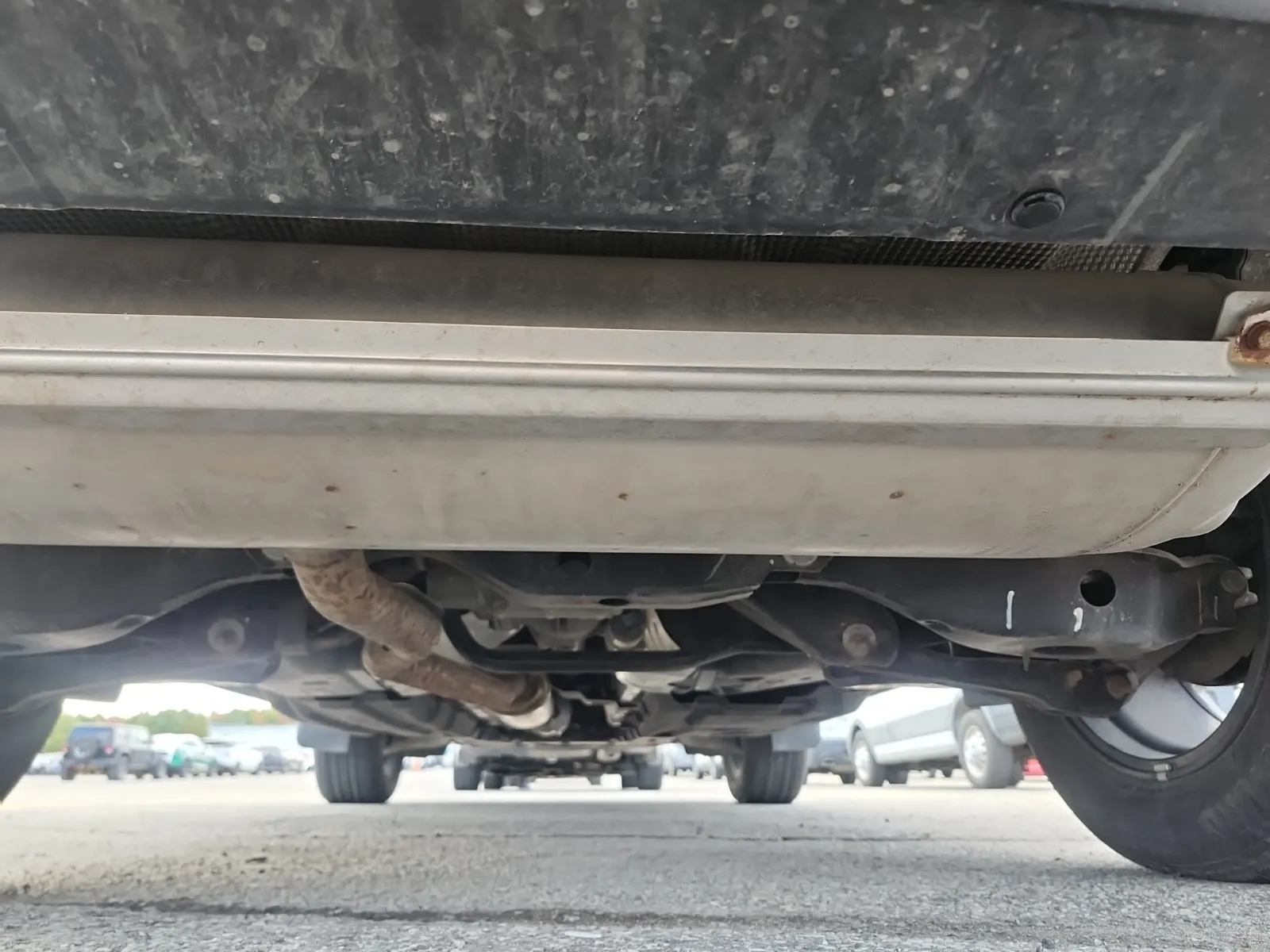 Undercarriage - Rear Photo