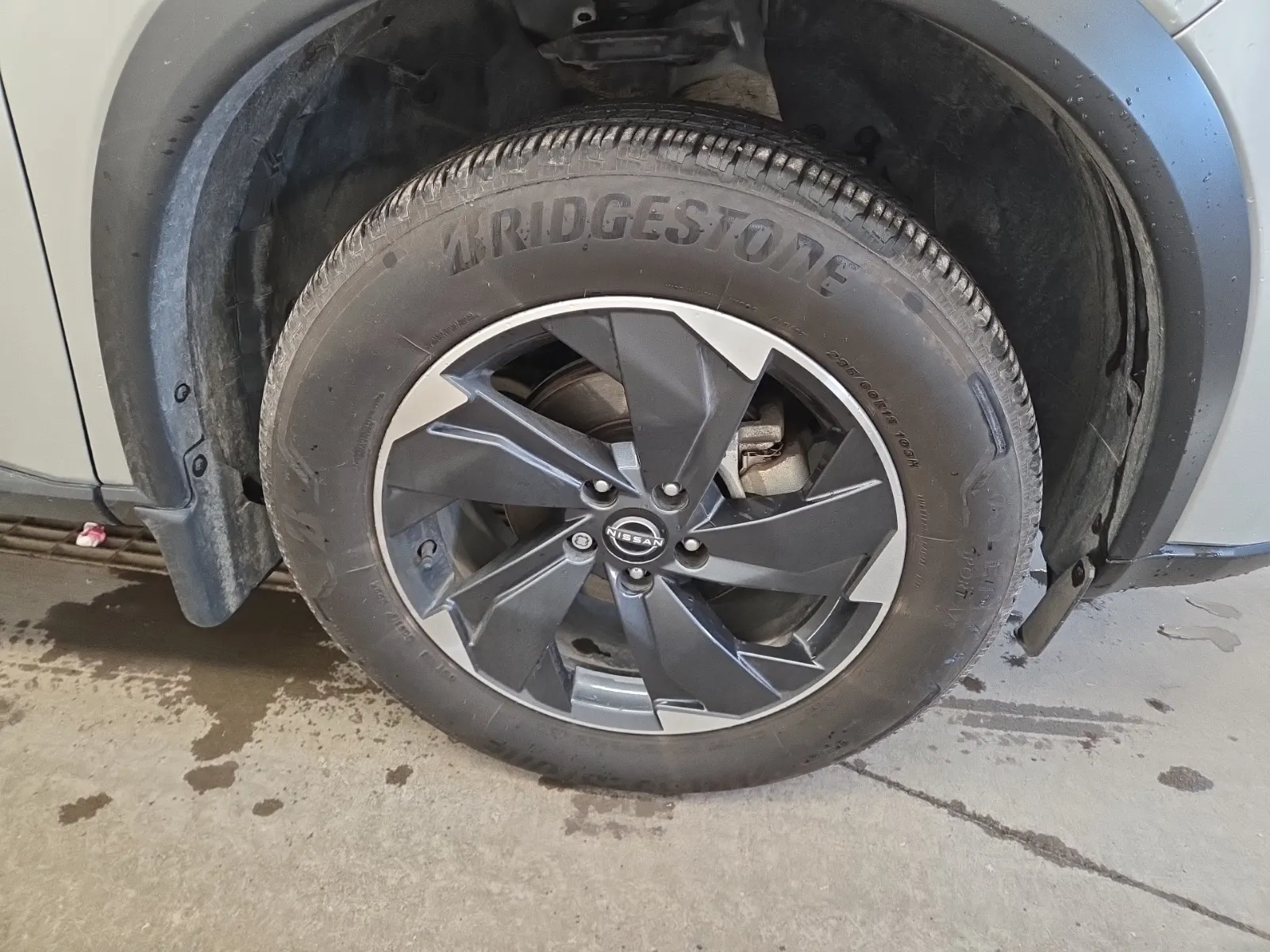 Right Front Wheel/Tire Photo