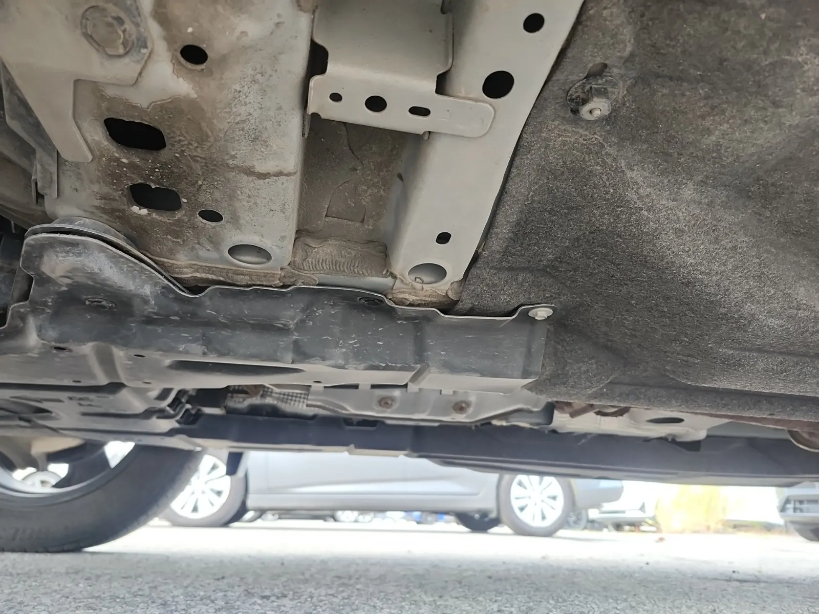 Undercarriage - Driver Photo