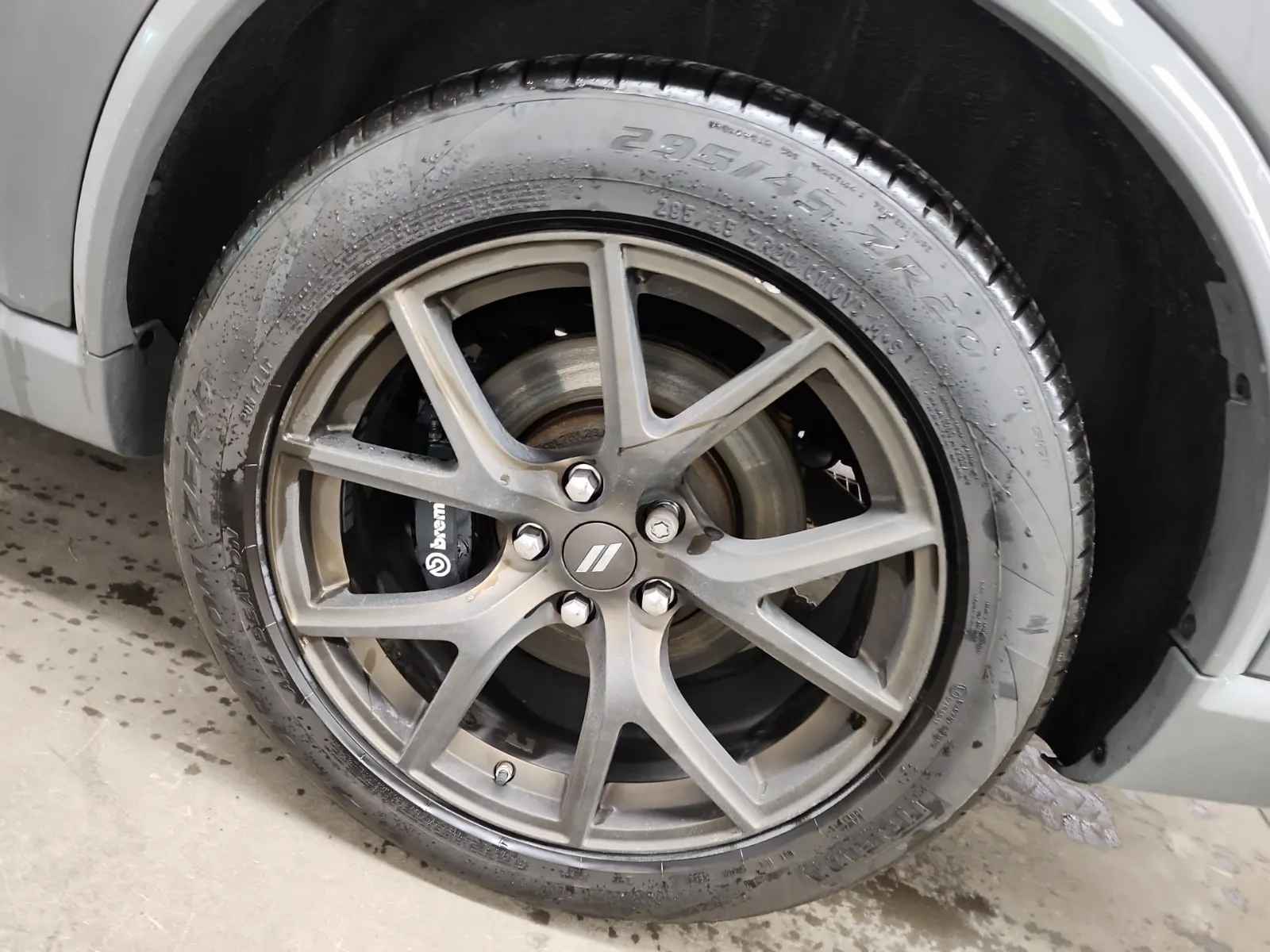 Left Rear Wheel/Tire Photo