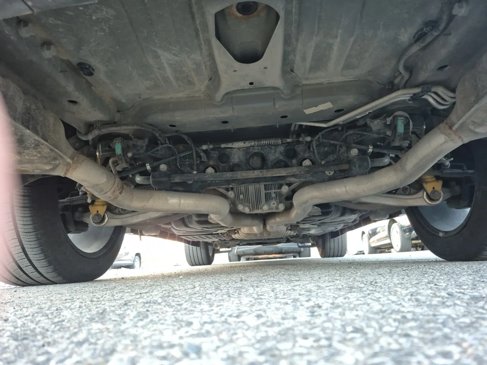 Undercarriage - Rear Photo