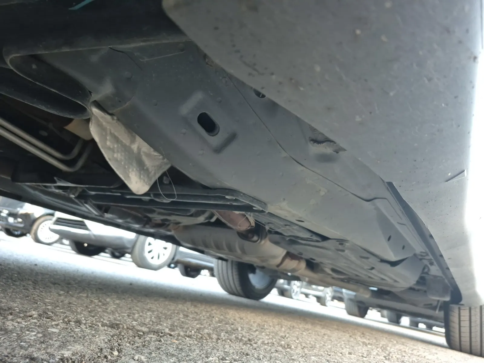 Undercarriage - Driver Photo