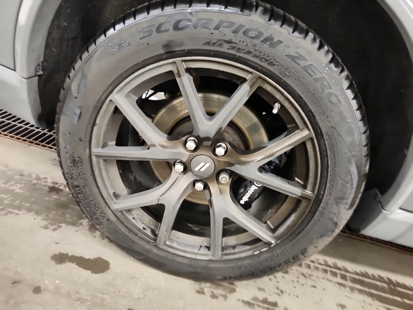 Right Rear Wheel/Tire Photo