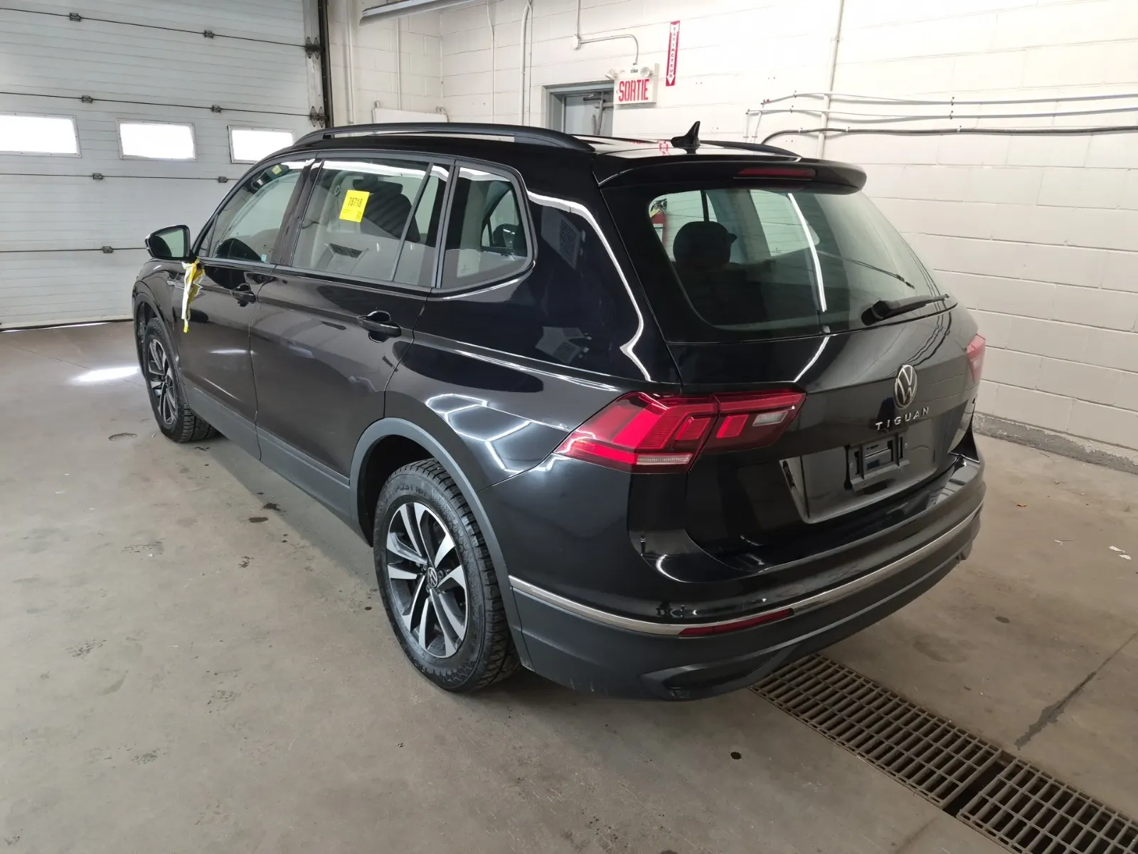 Driver Rear 3/4 Photo