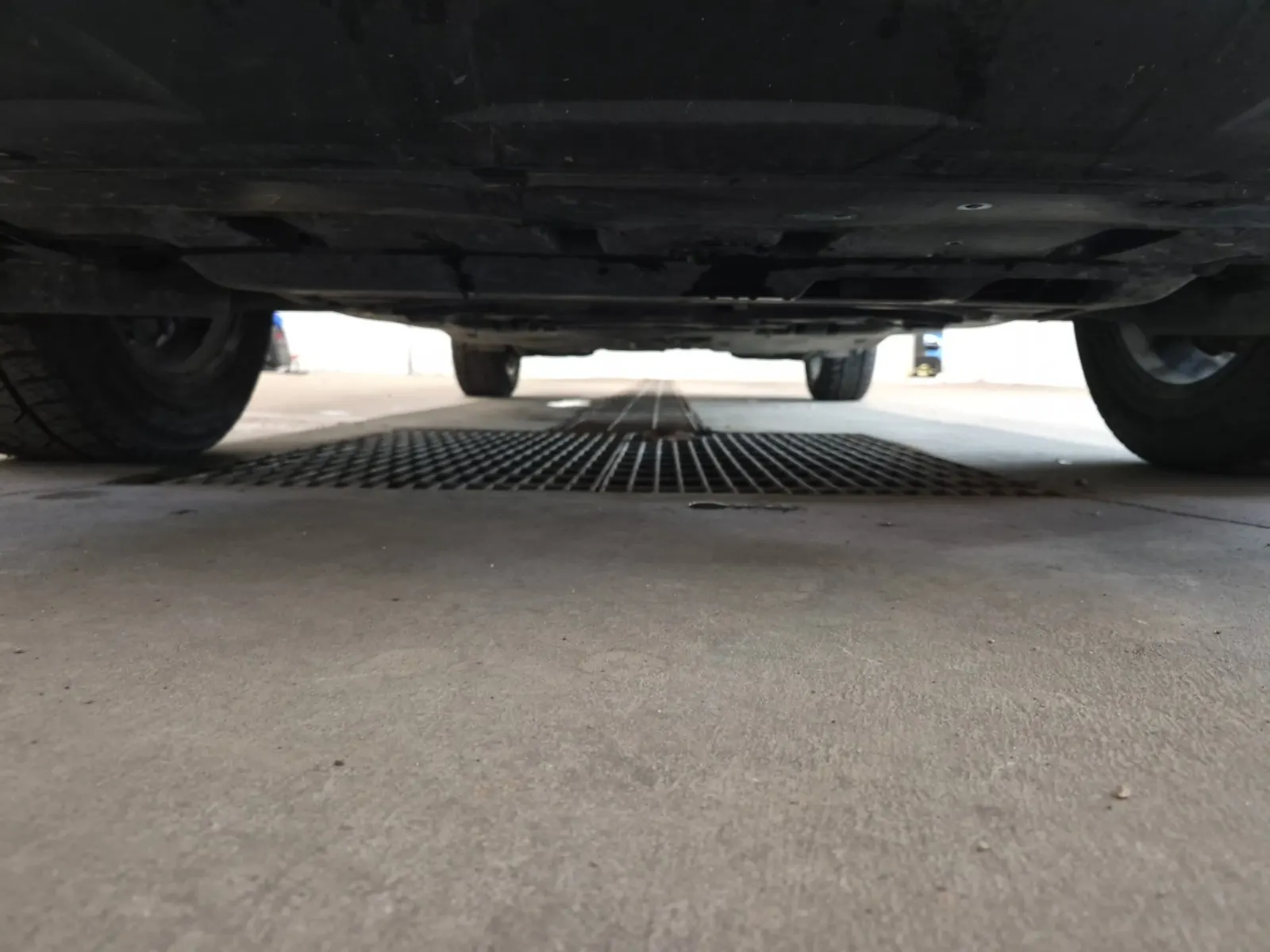 Undercarriage - Front Photo